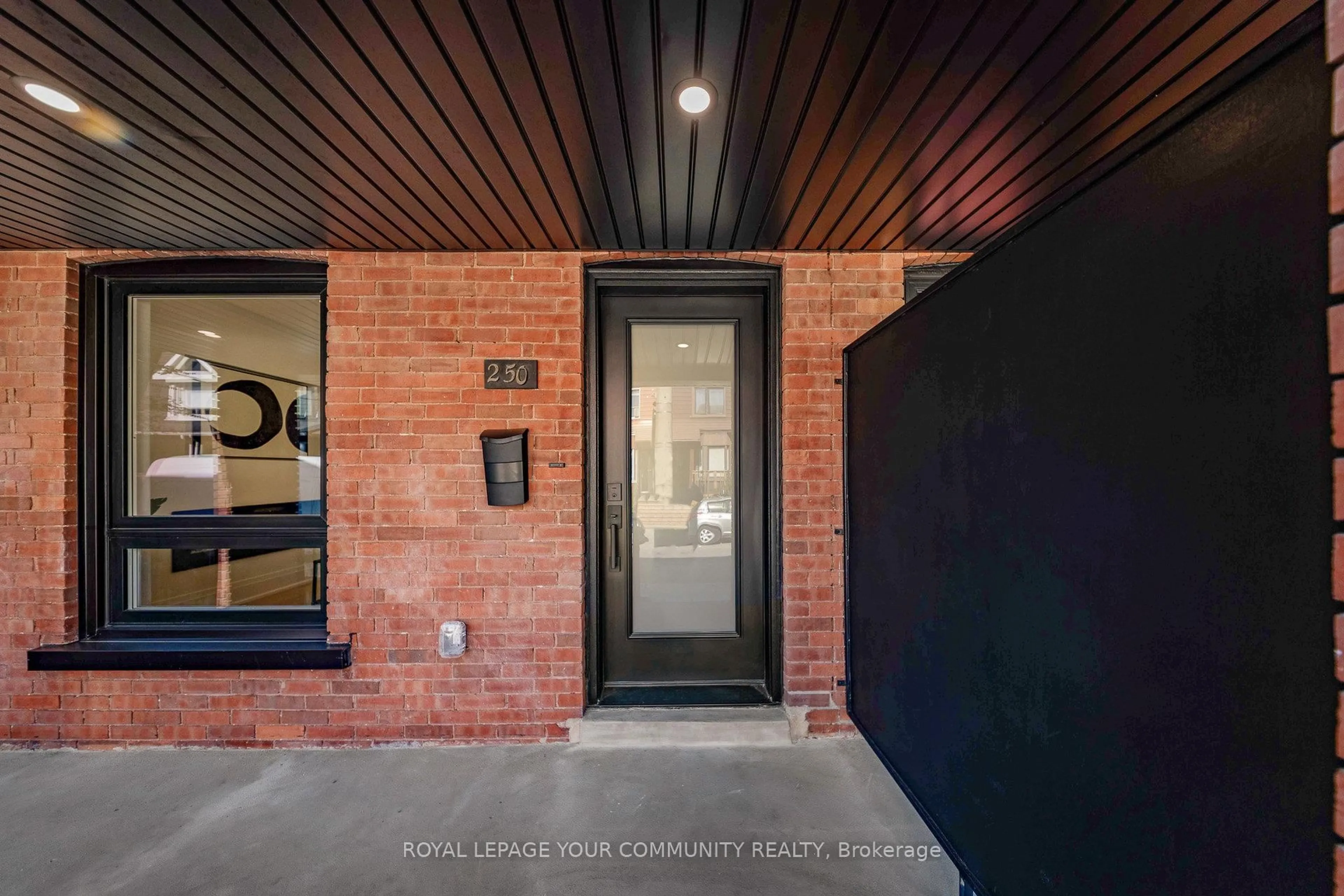 Indoor entryway for 250 Sterling Rd, Toronto Ontario M6R 2B9