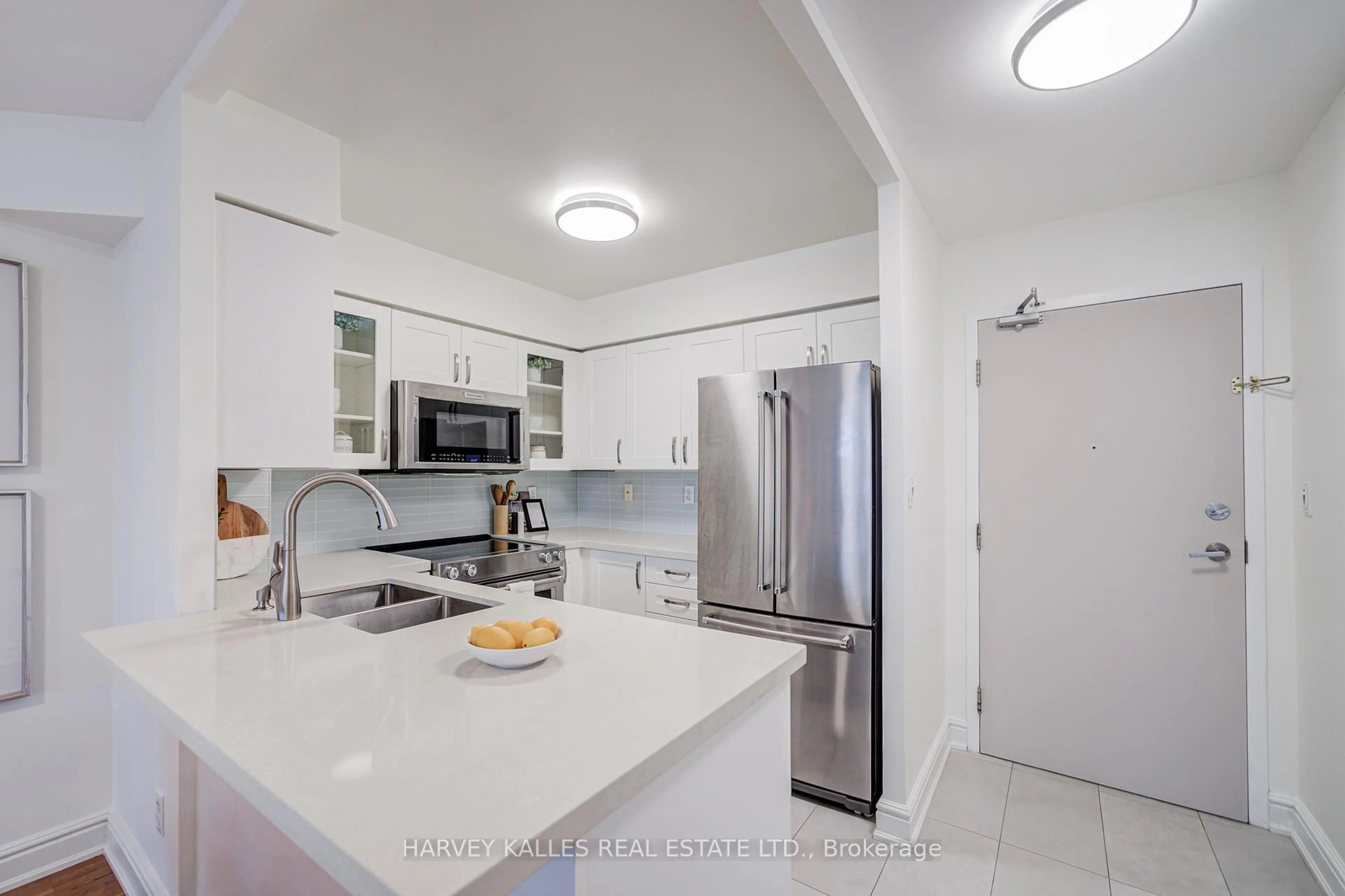 Standard kitchen, ceramic/tile floor for 260 Merton St #210, Toronto Ontario M4S 3G2