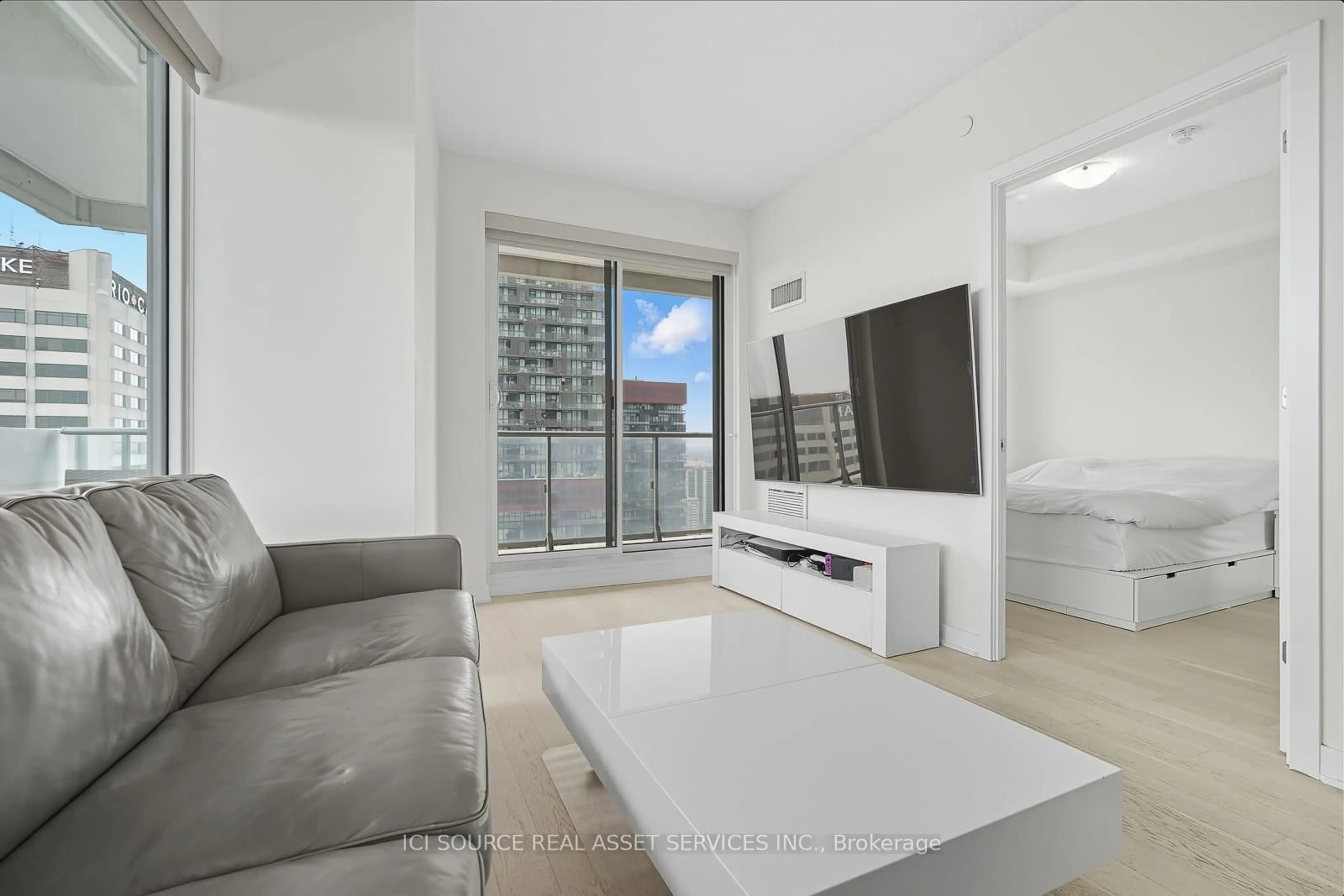 Living room with furniture, unknown for 2221 Yonge St #3109, Toronto Ontario M4S 0B8