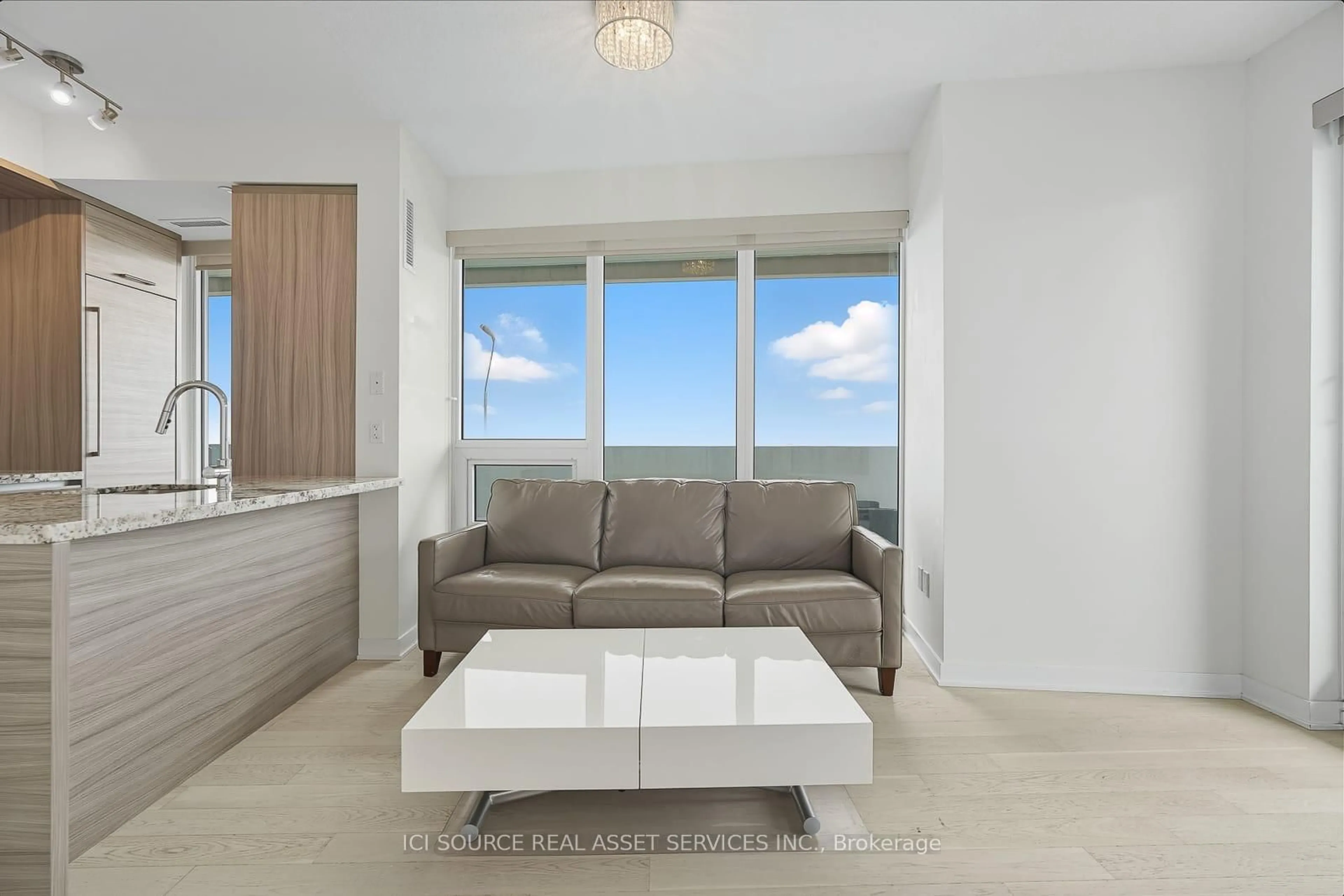 Living room with furniture, unknown for 2221 Yonge St #3109, Toronto Ontario M4S 0B8