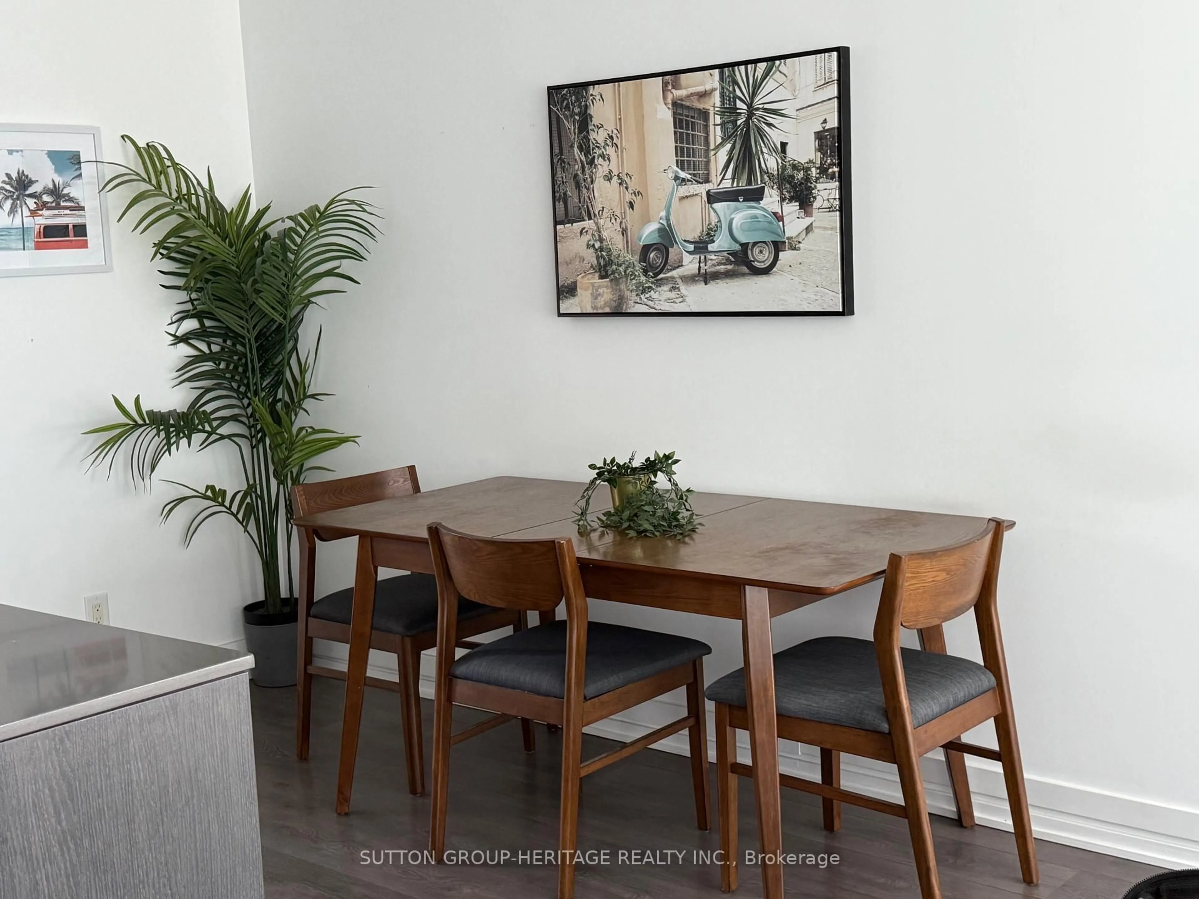 Dining room, wood/laminate floor for 783 Bathurst St #814, Toronto Ontario M5A 0A8