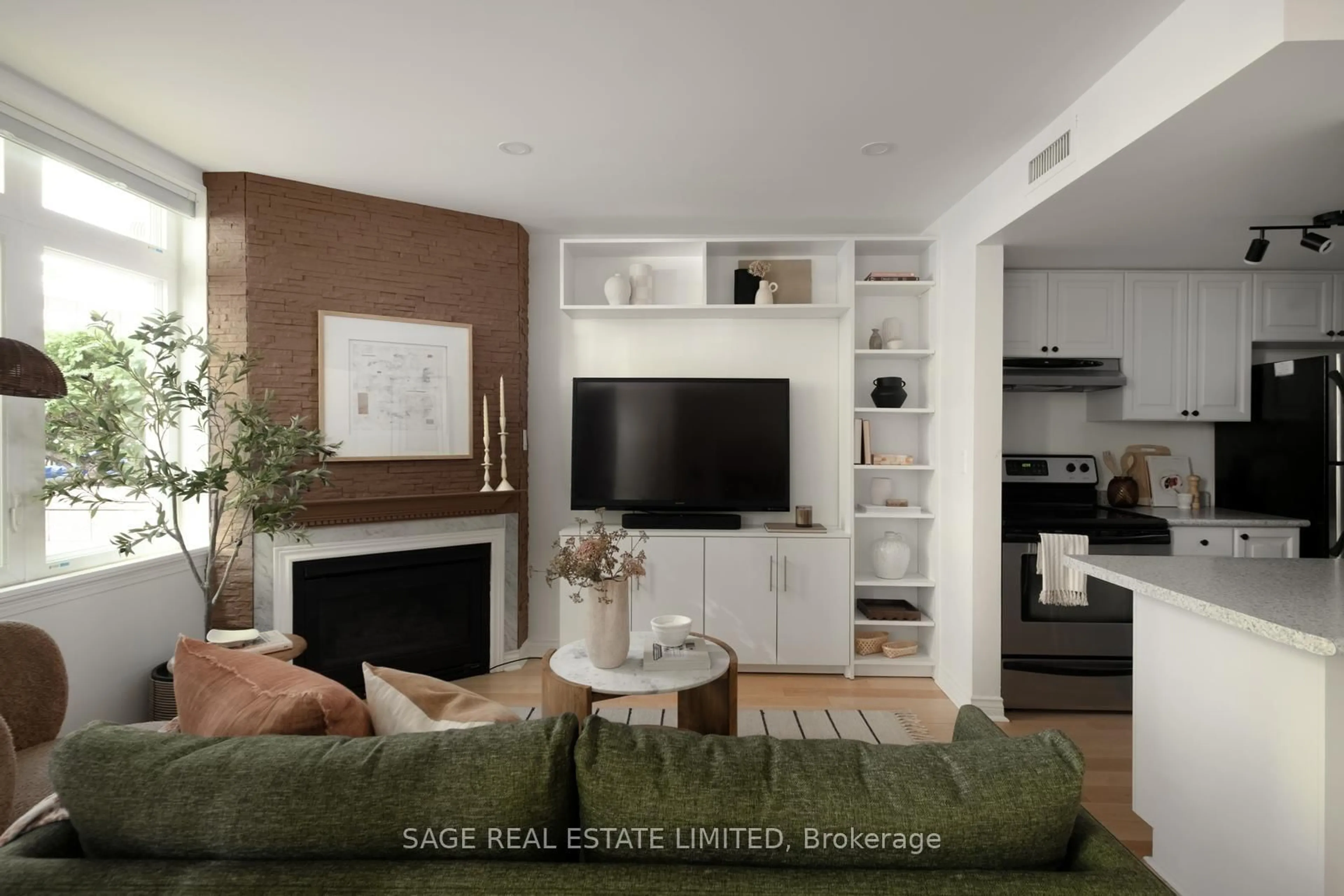 Living room with furniture, wood/laminate floor for 87 Lillian St #6, Toronto Ontario M4S 2H7
