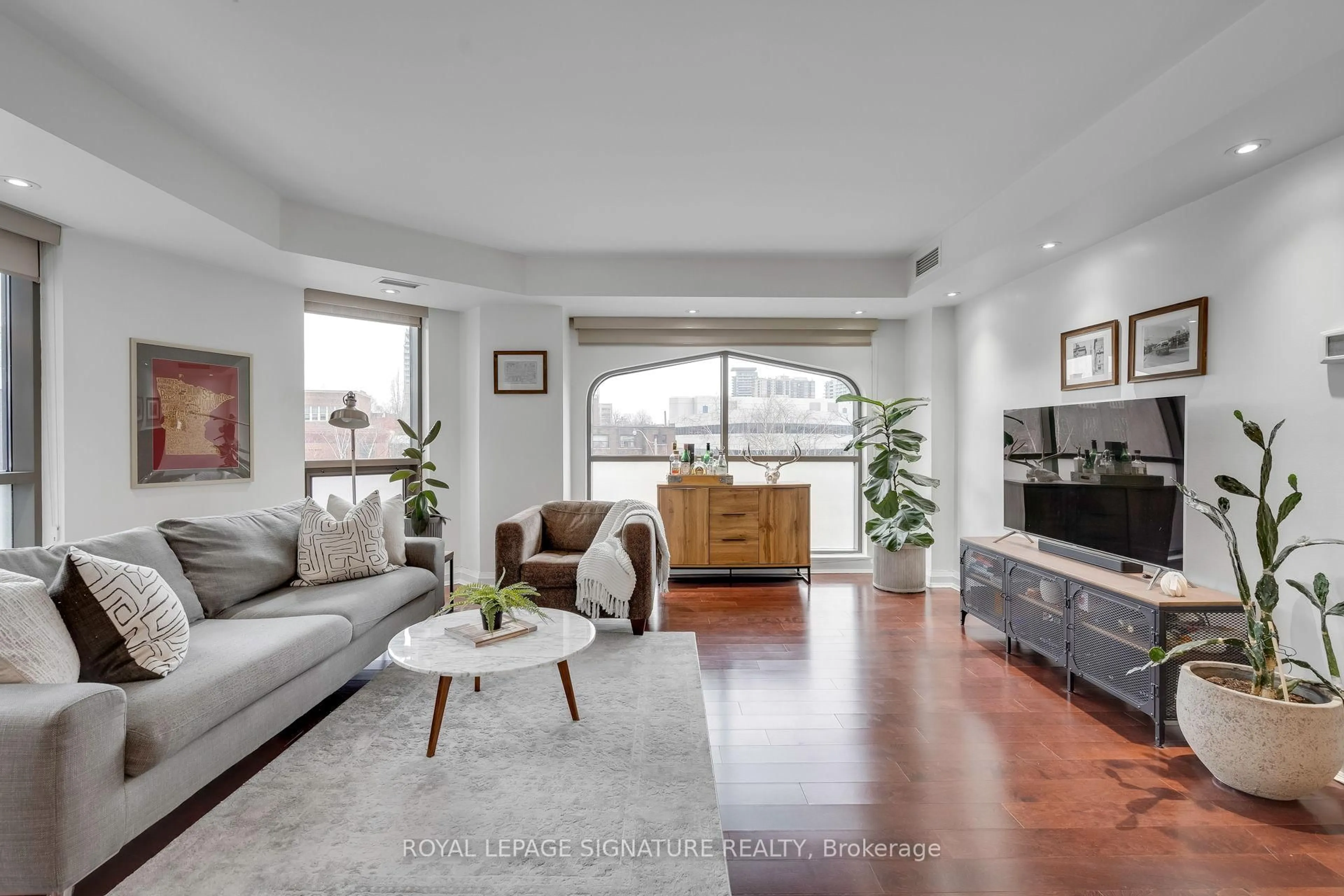 Living room with furniture, unknown for 3 McAlpine St #411, Toronto Ontario M5R 3T5