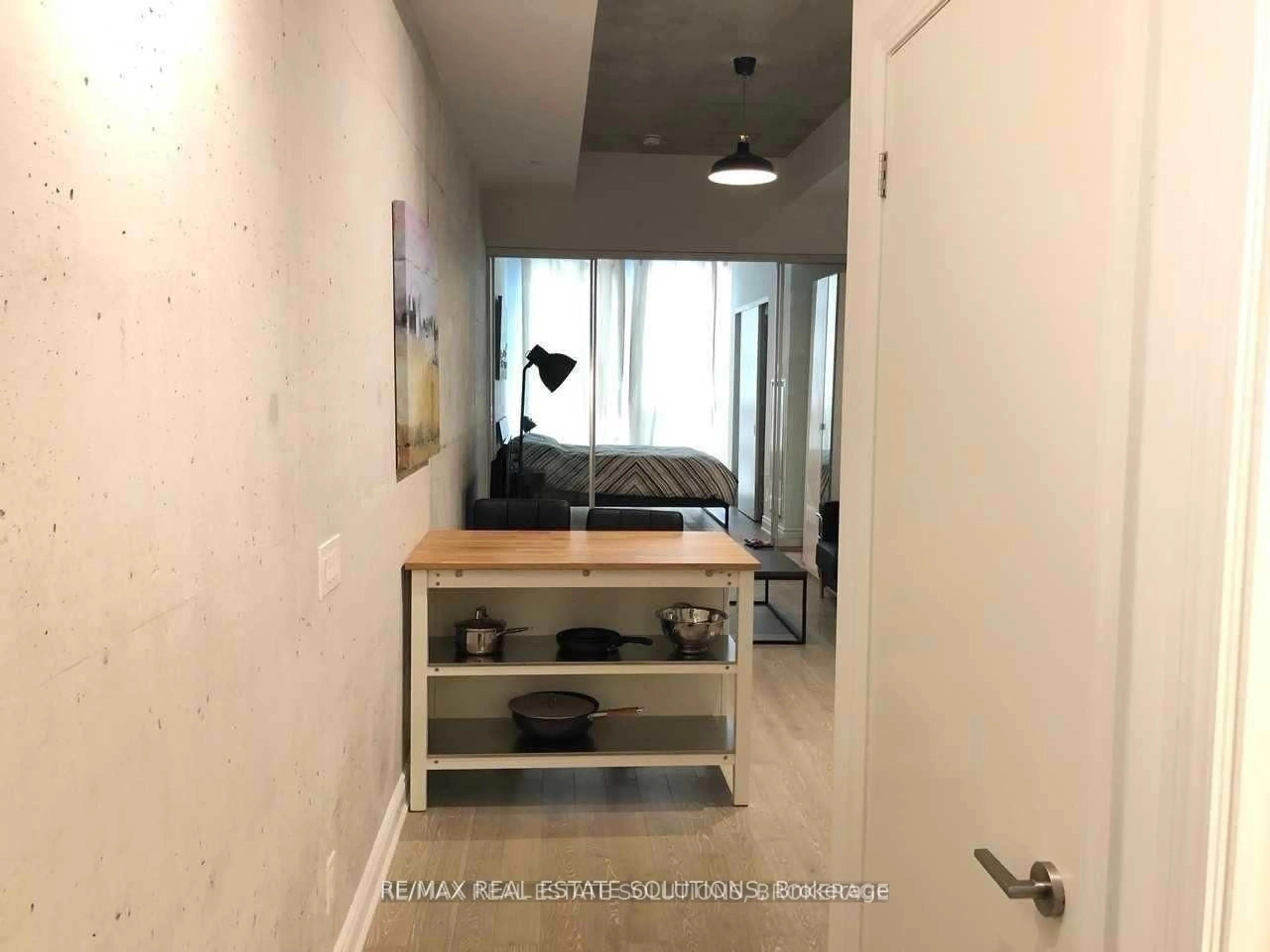 A pic of a room for 608 Richmond St #210, Toronto Ontario M5V 0N9