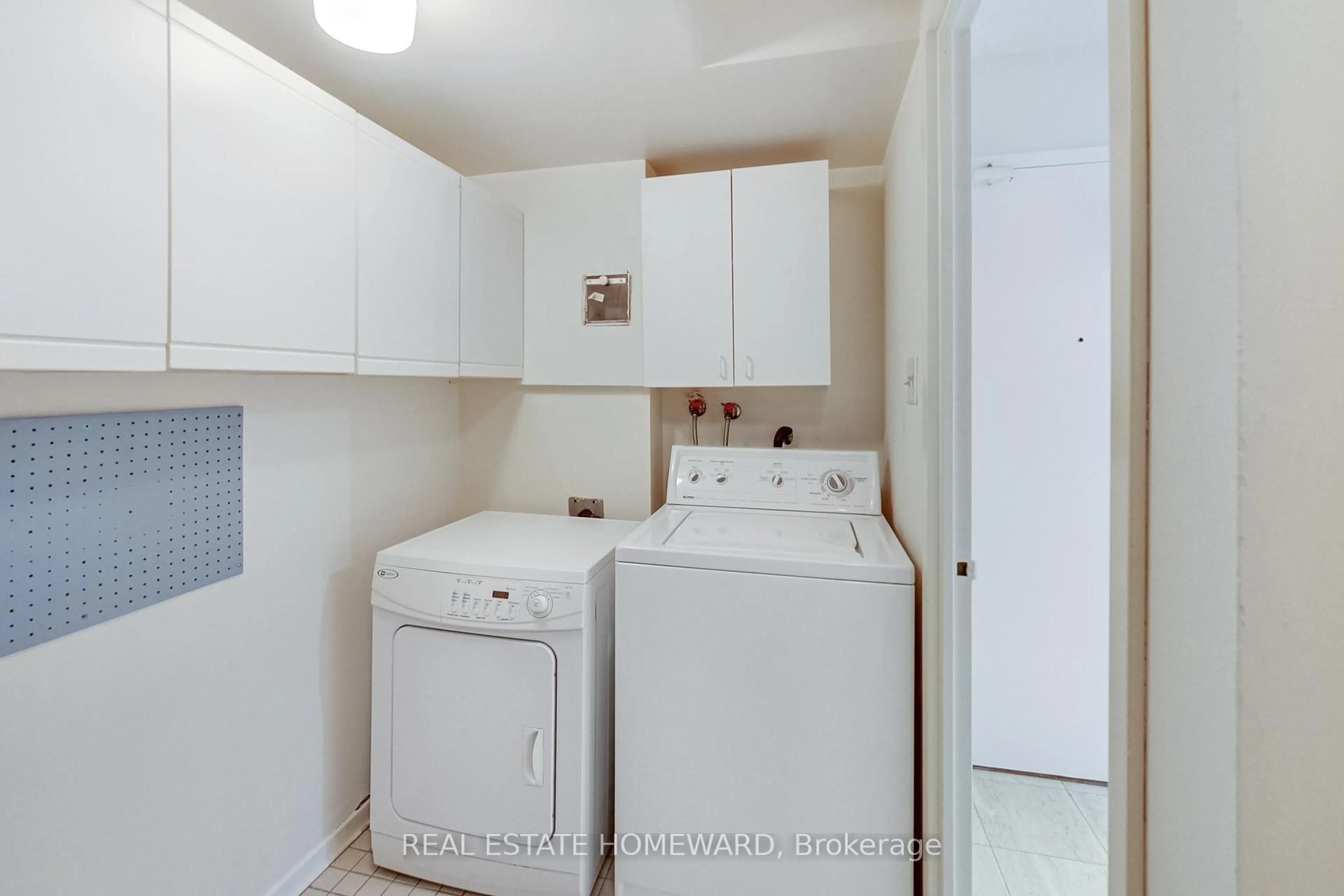Laundry room for 130 Carlton St ##1405, Toronto Ontario M5A 4K3