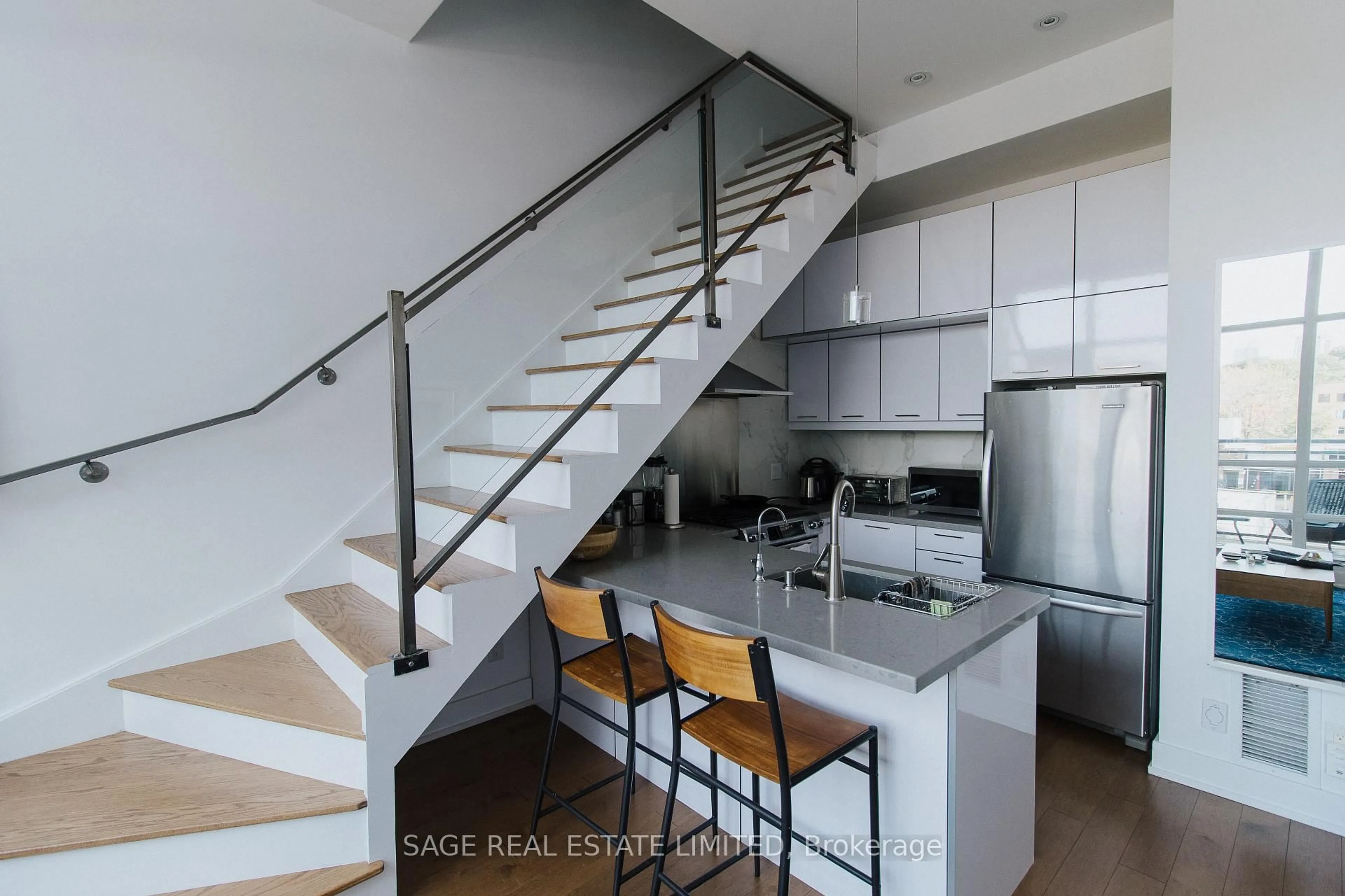 Unknown for 483 Dupont St #202, Toronto Ontario M6G 1Y6