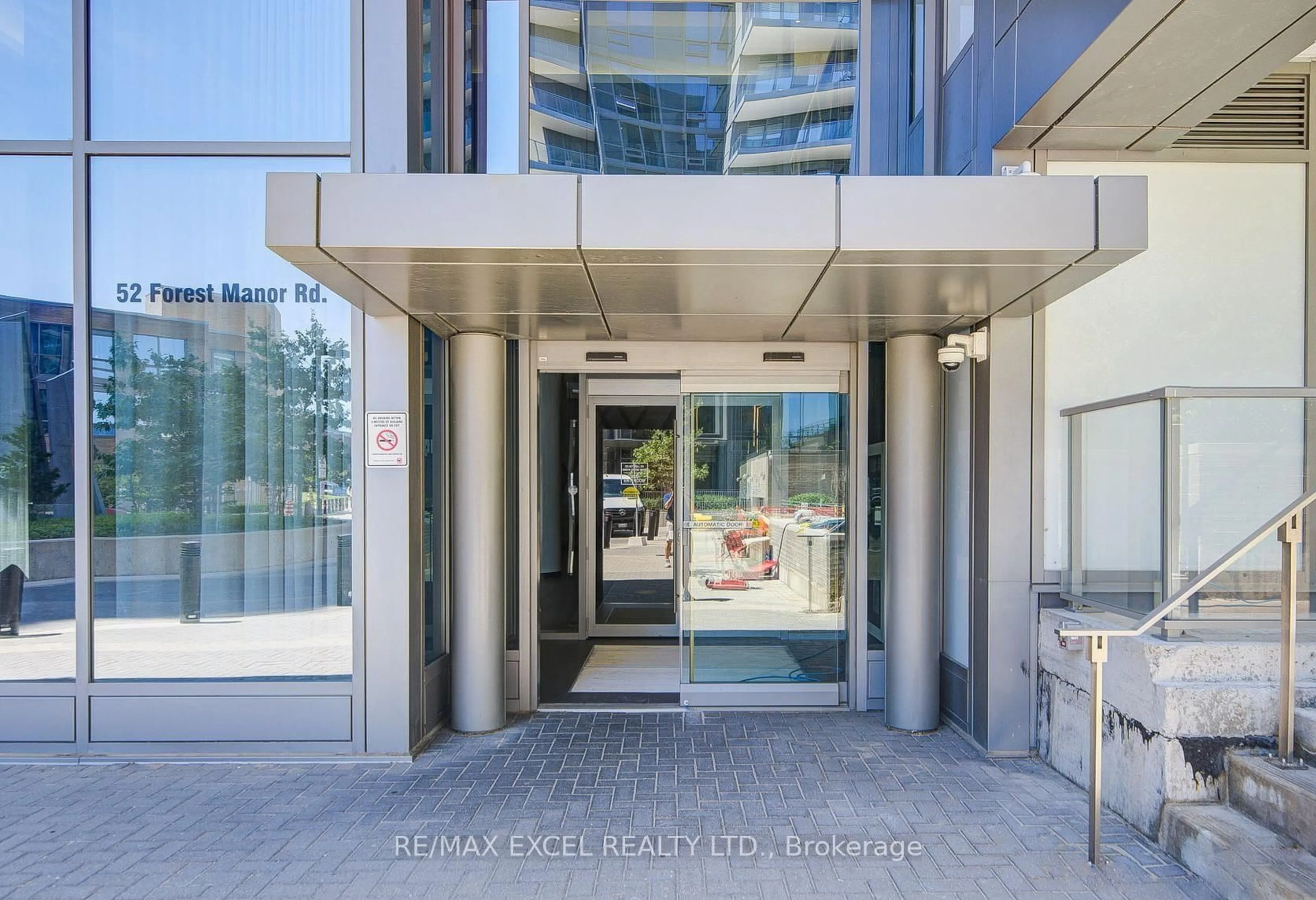Indoor foyer for 52 Forest Manor Rd #219, Toronto Ontario M2J 0E2