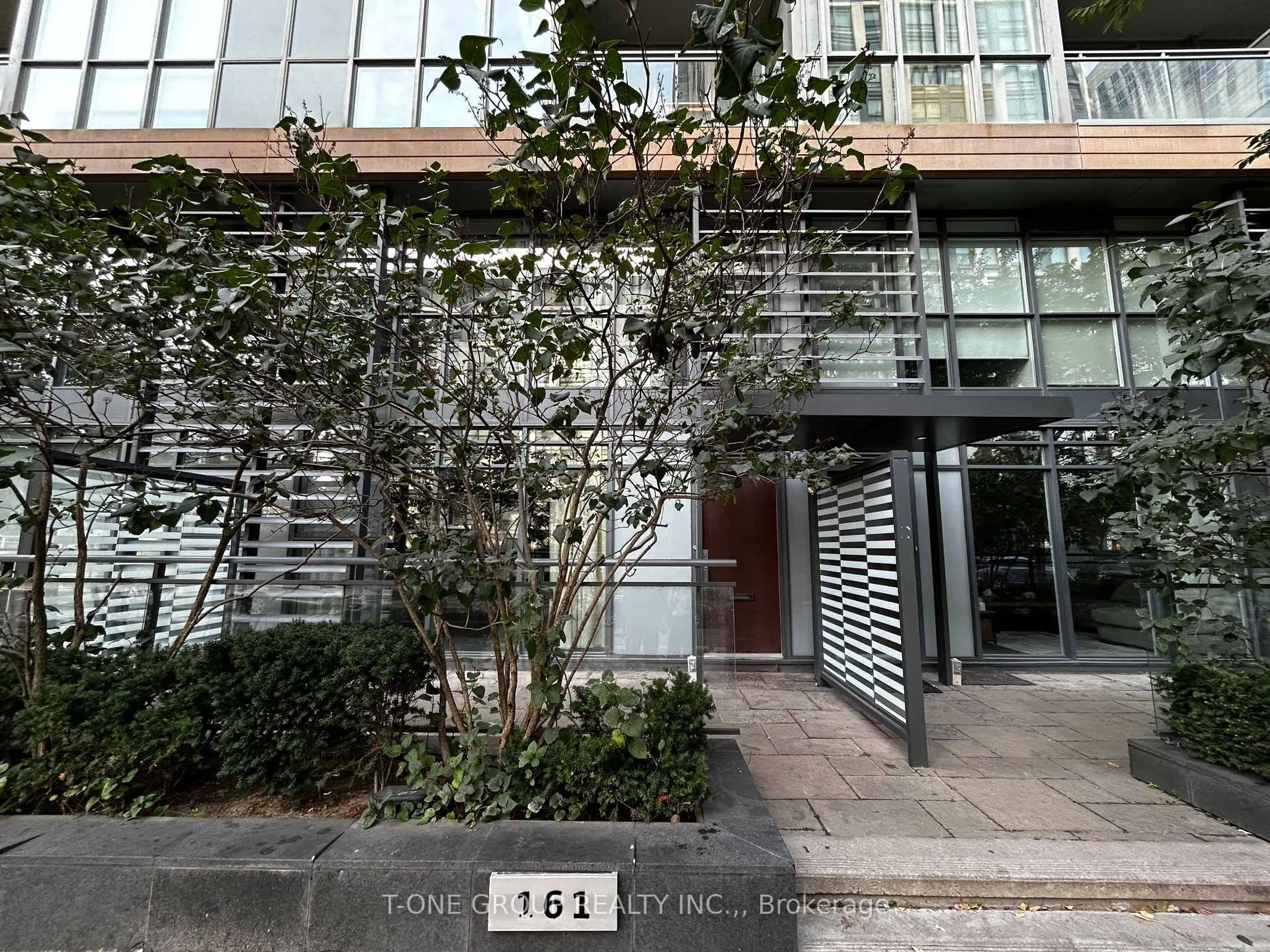 Indoor foyer for 161 Dan Leckie Way #G15, Toronto Ontario M5V 4A8