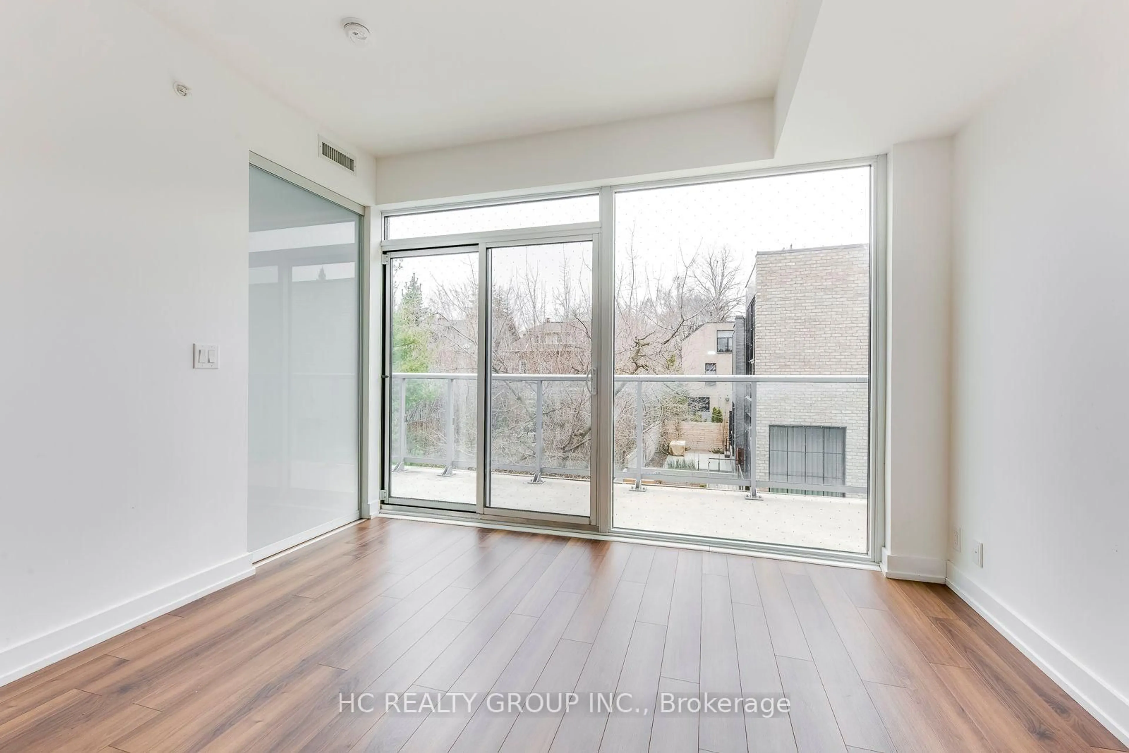 Unknown for 6 Parkwood Ave #302, Toronto Ontario M4V 0A3