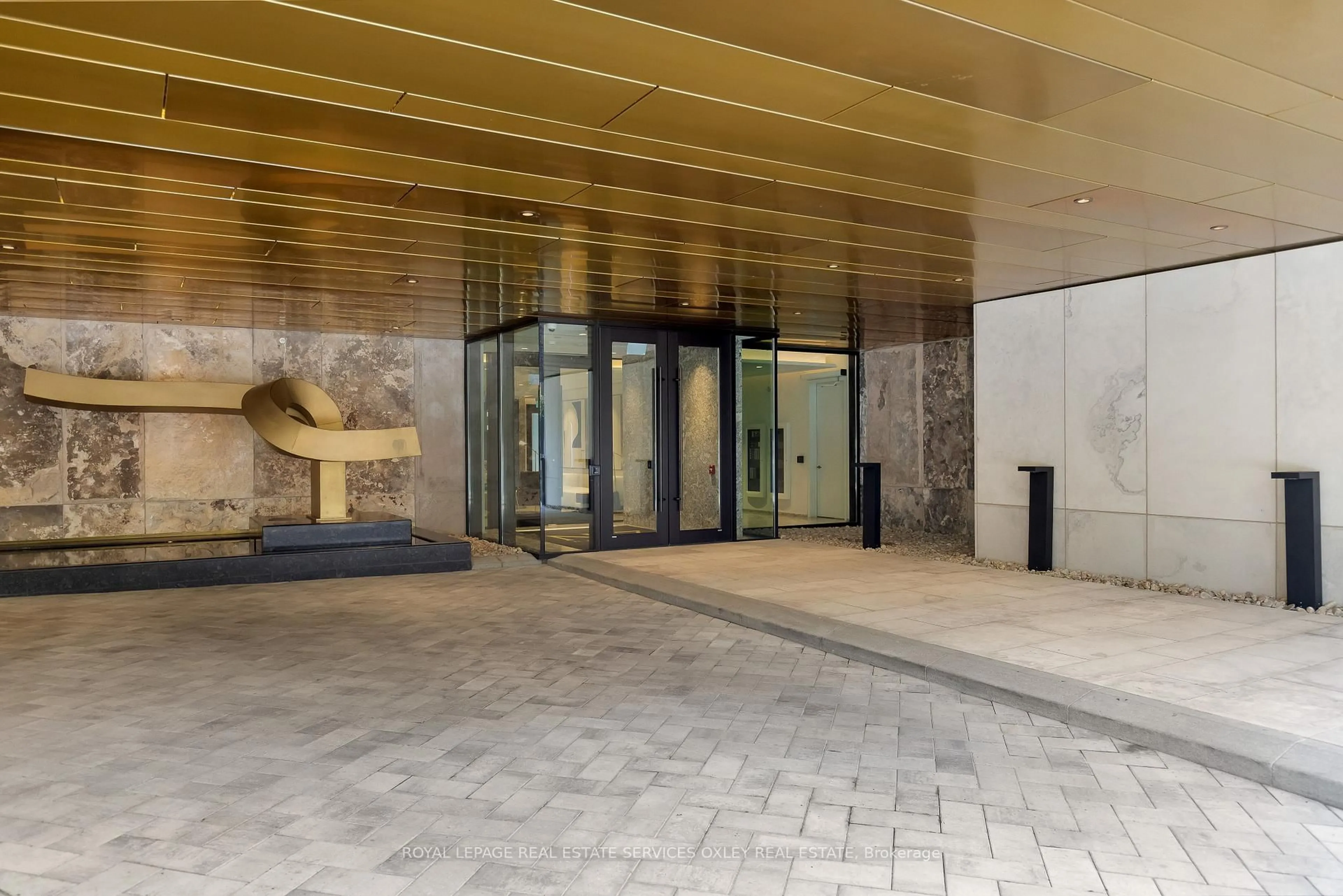 Indoor foyer for 7 Dale Ave #207, Toronto Ontario M4W 1K2