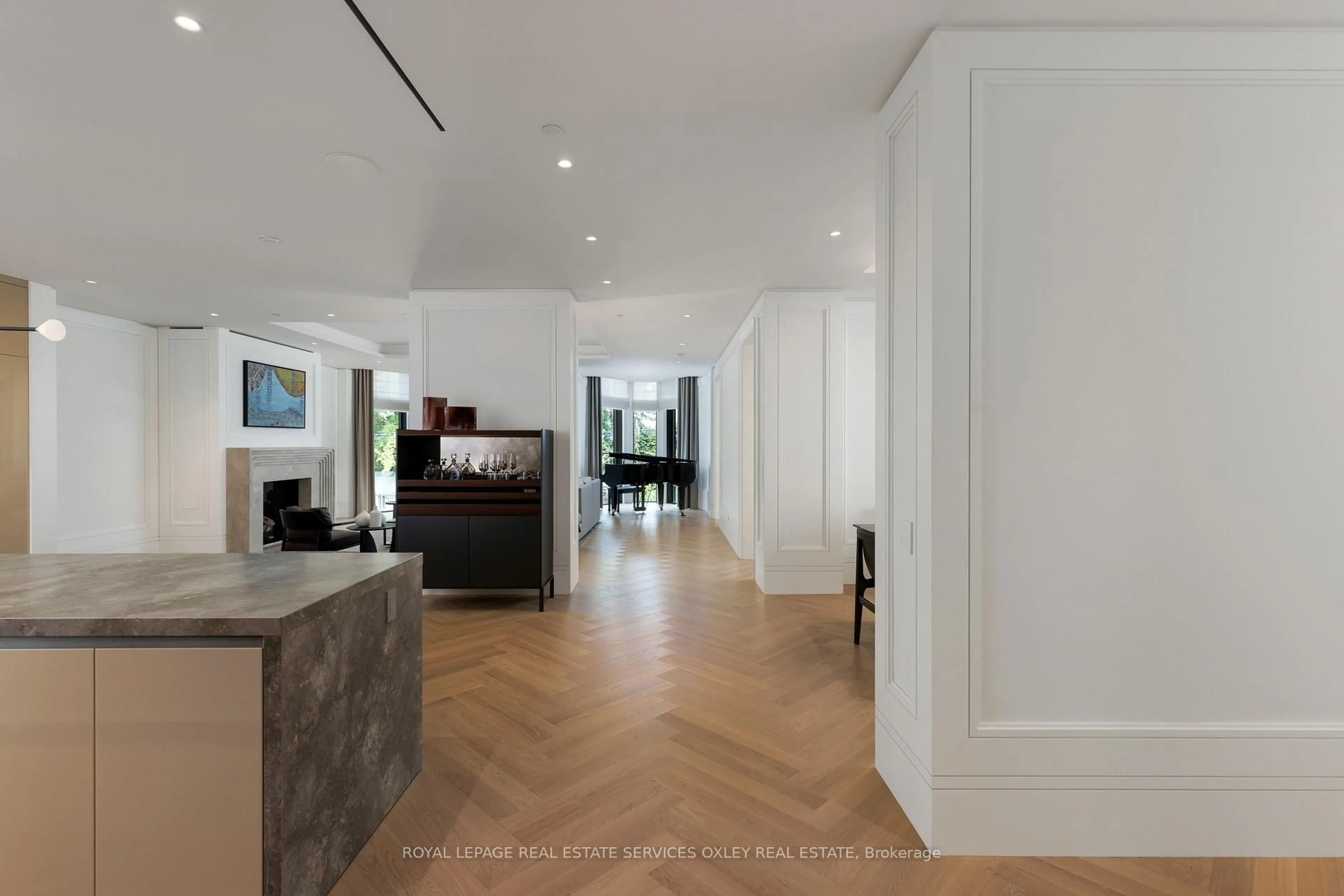 Indoor foyer for 7 Dale Ave #207, Toronto Ontario M4W 1K2