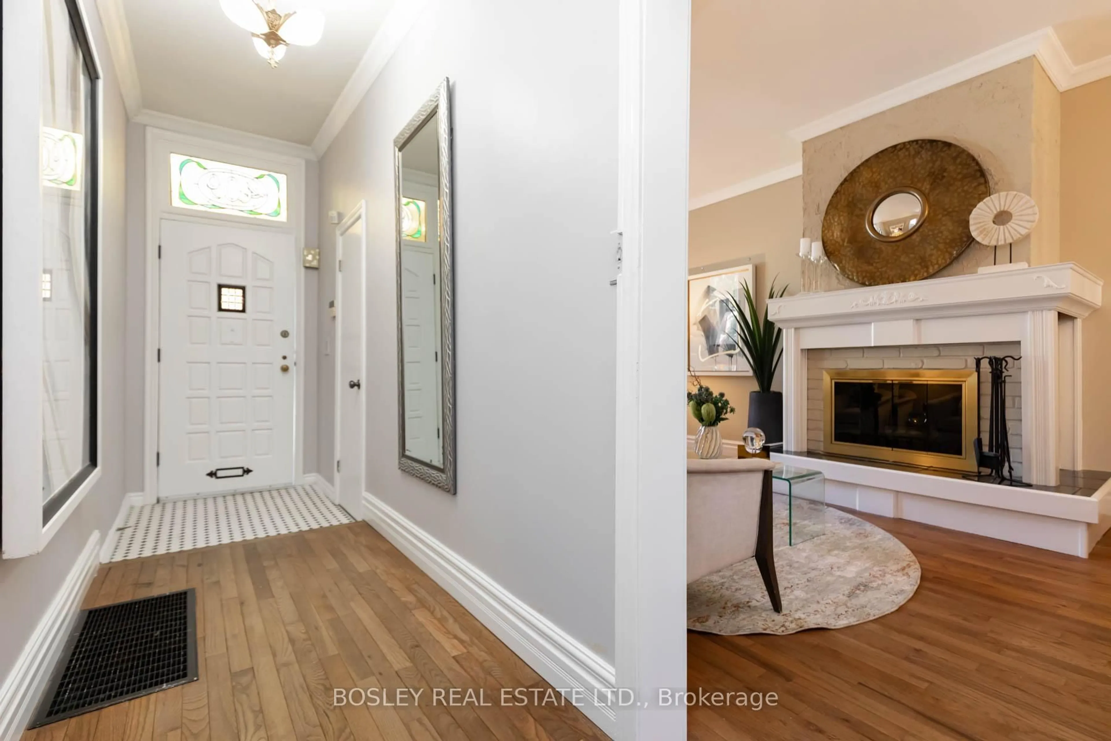 Indoor entryway for 409 Sackville St, Toronto Ontario M4X 1X6