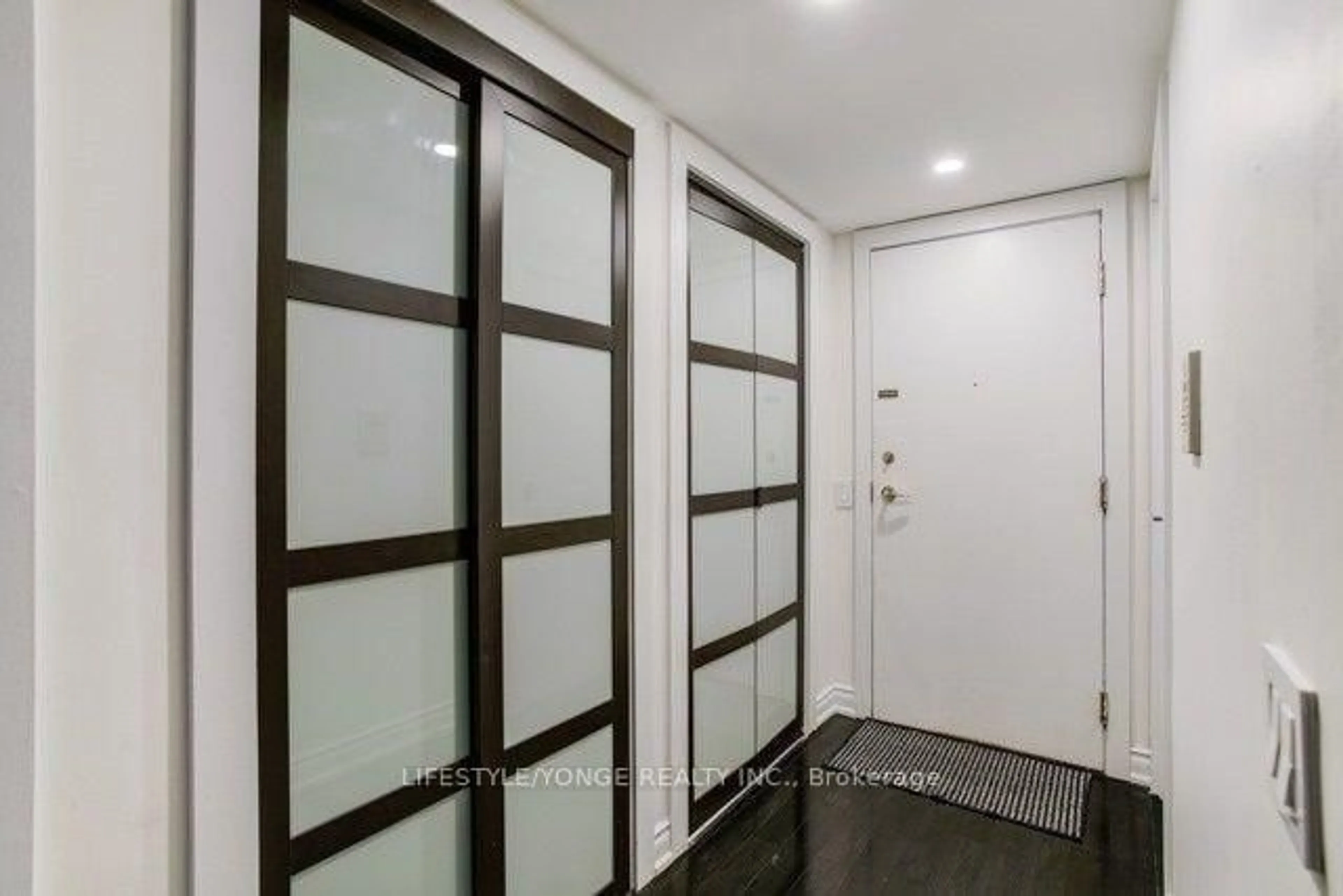 Indoor entryway for 5 Northtown Way #909, Toronto Ontario M2N 7A1