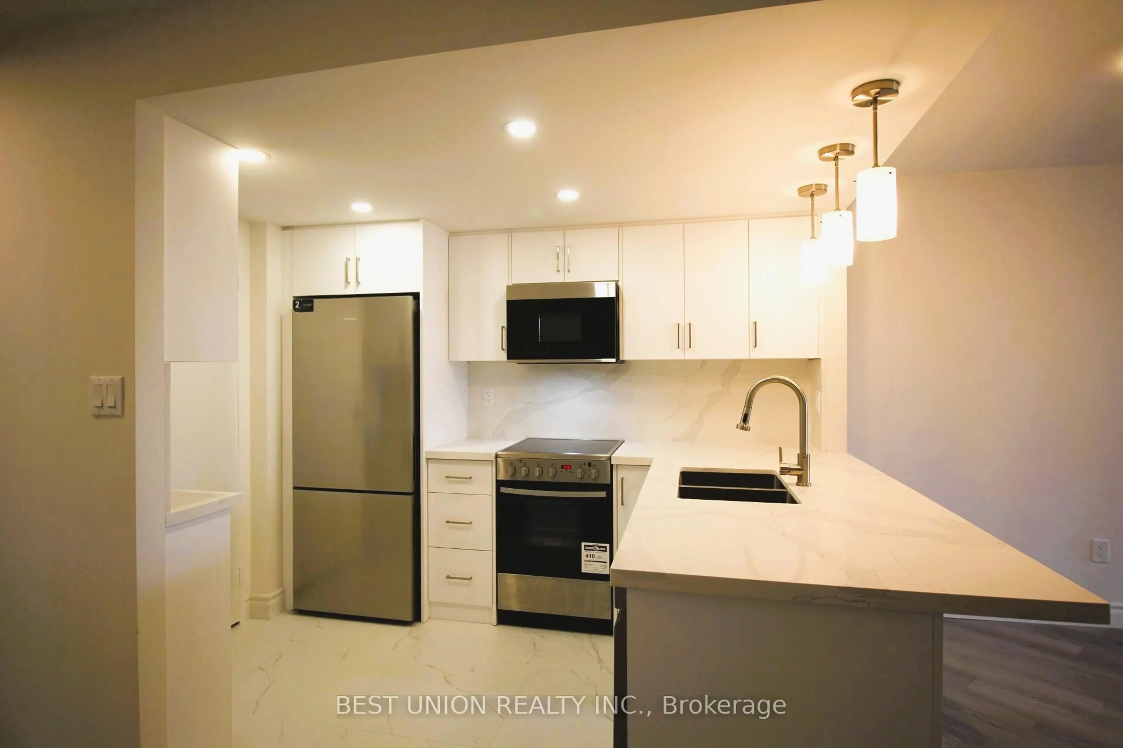 Standard kitchen, unknown for 77 Maitland Pl #1209, Toronto Ontario M4Y 2V6
