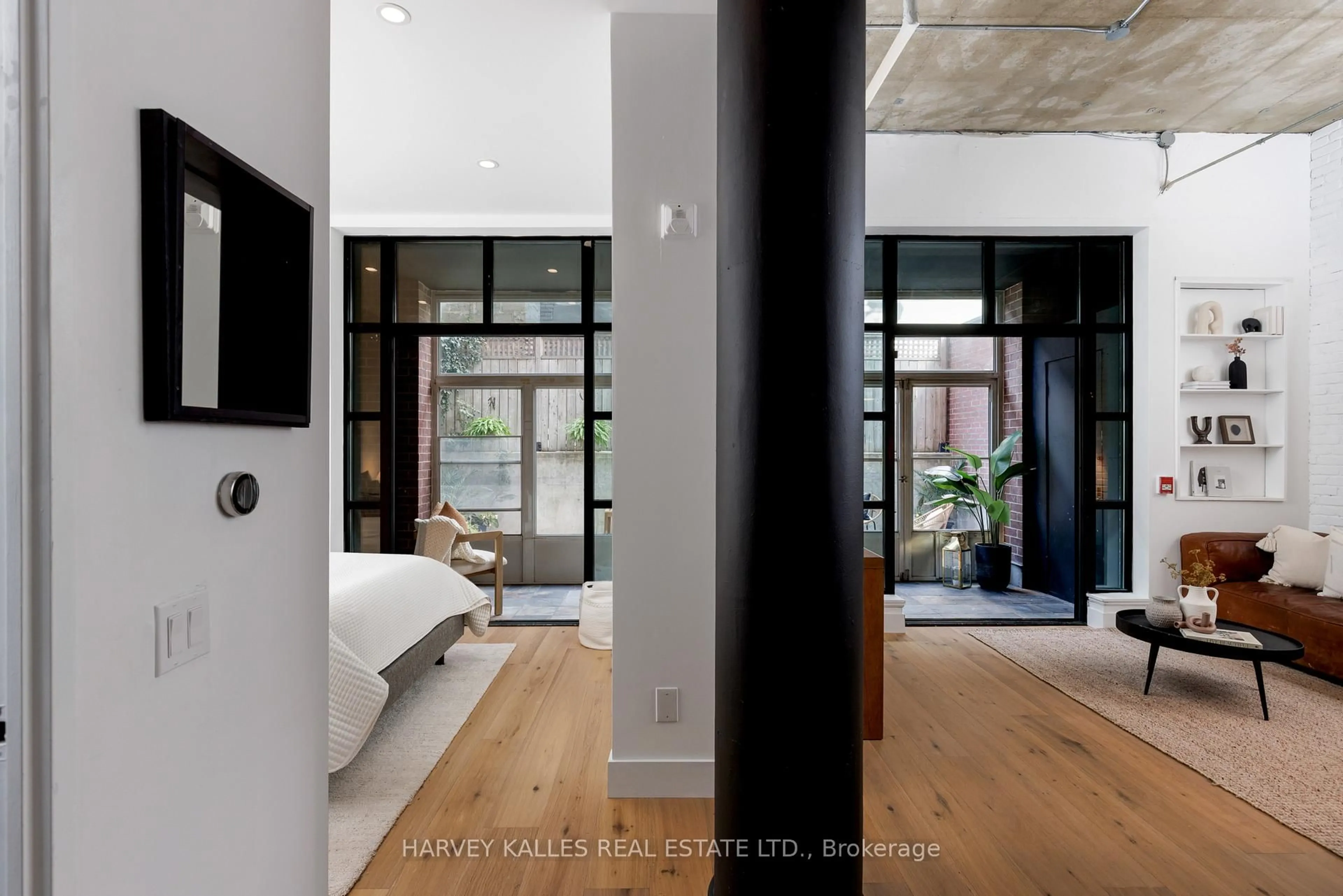 Indoor entryway for 901 Queen St #105, Toronto Ontario M6J 3X4