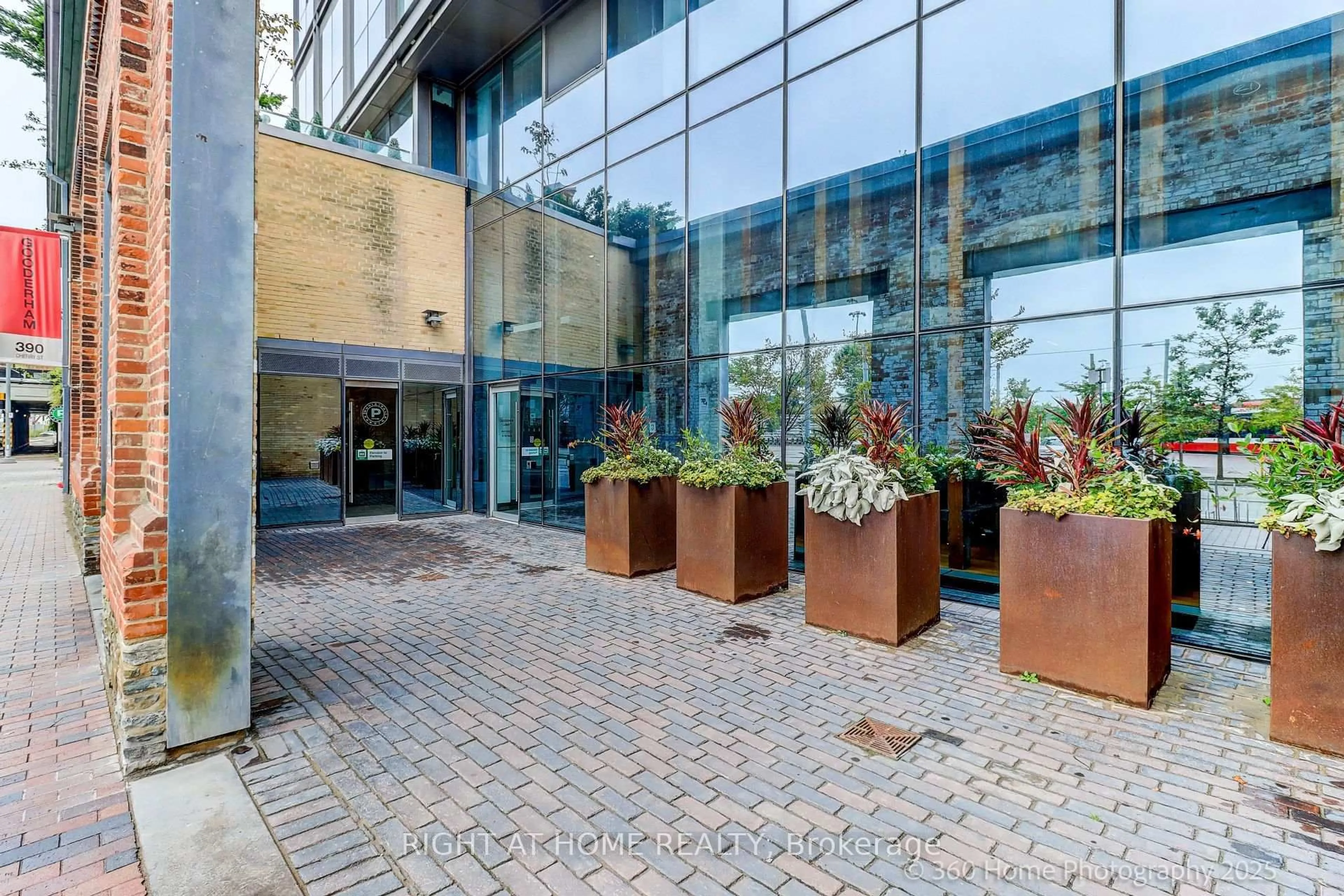Indoor foyer for 390 Cherry St #2903, Toronto Ontario M5A 0E2
