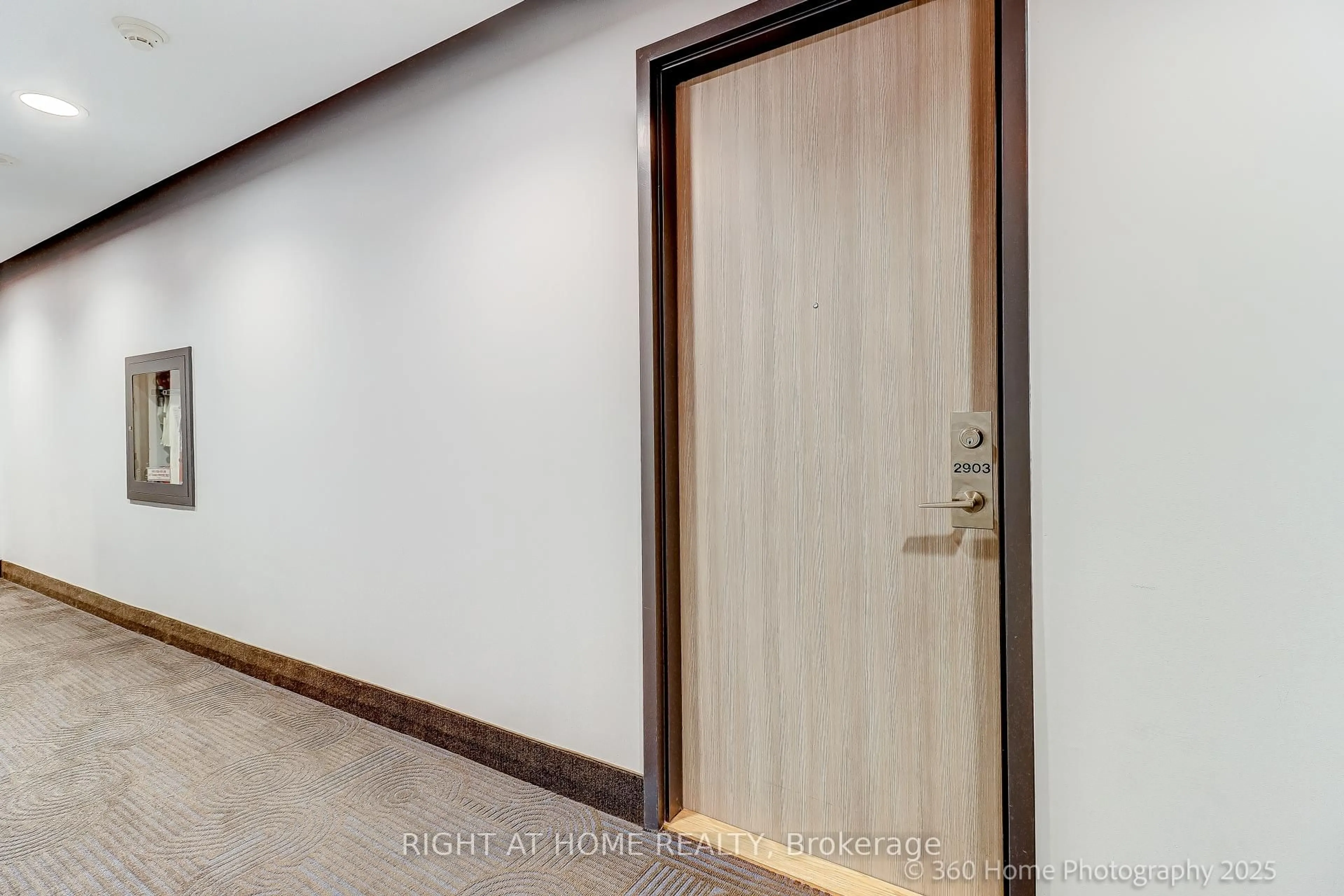 Indoor foyer for 390 Cherry St #2903, Toronto Ontario M5A 0E2