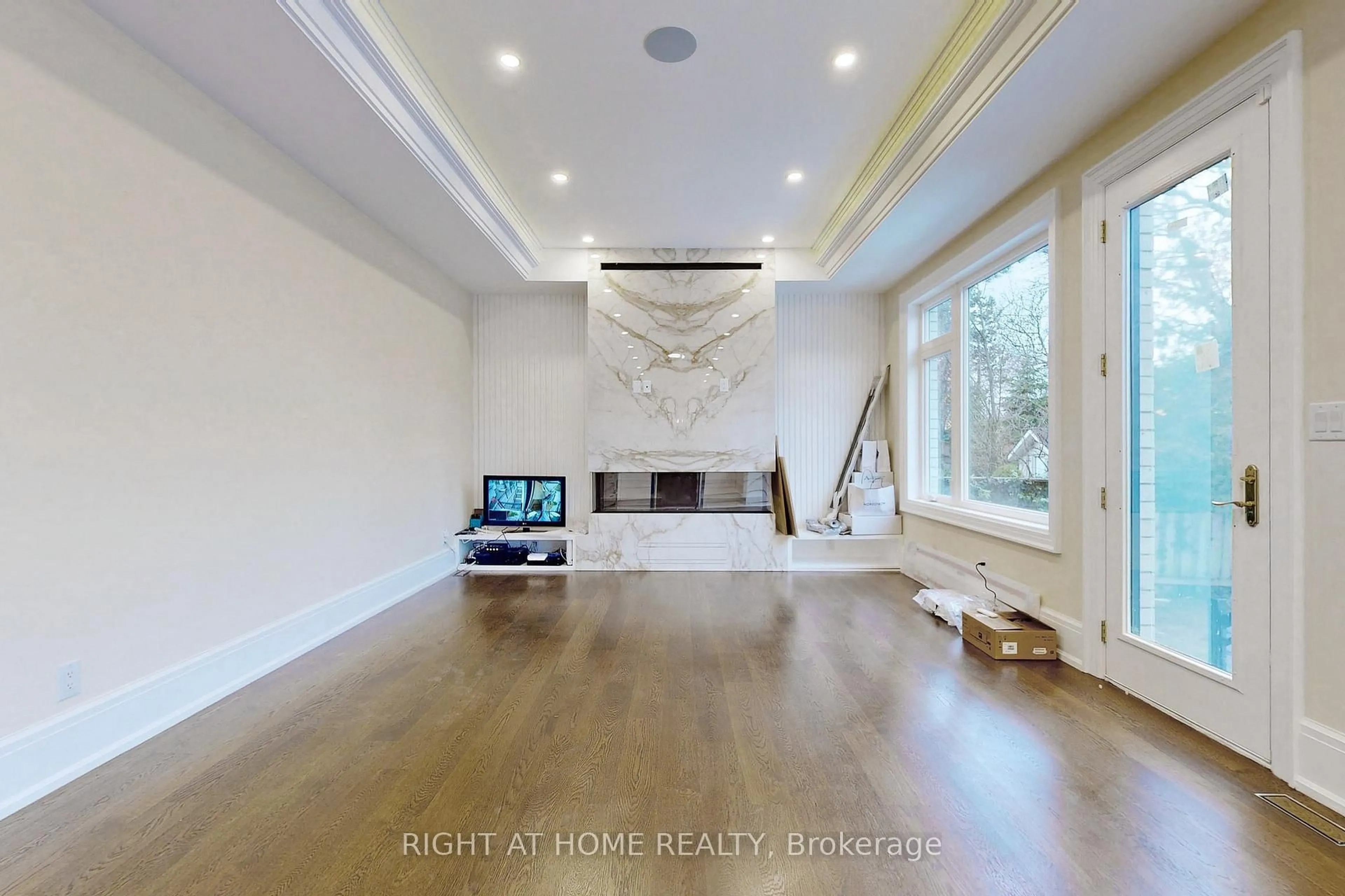 A pic of a room for 10 Jocelyn Cres, Toronto Ontario M3B 1A2