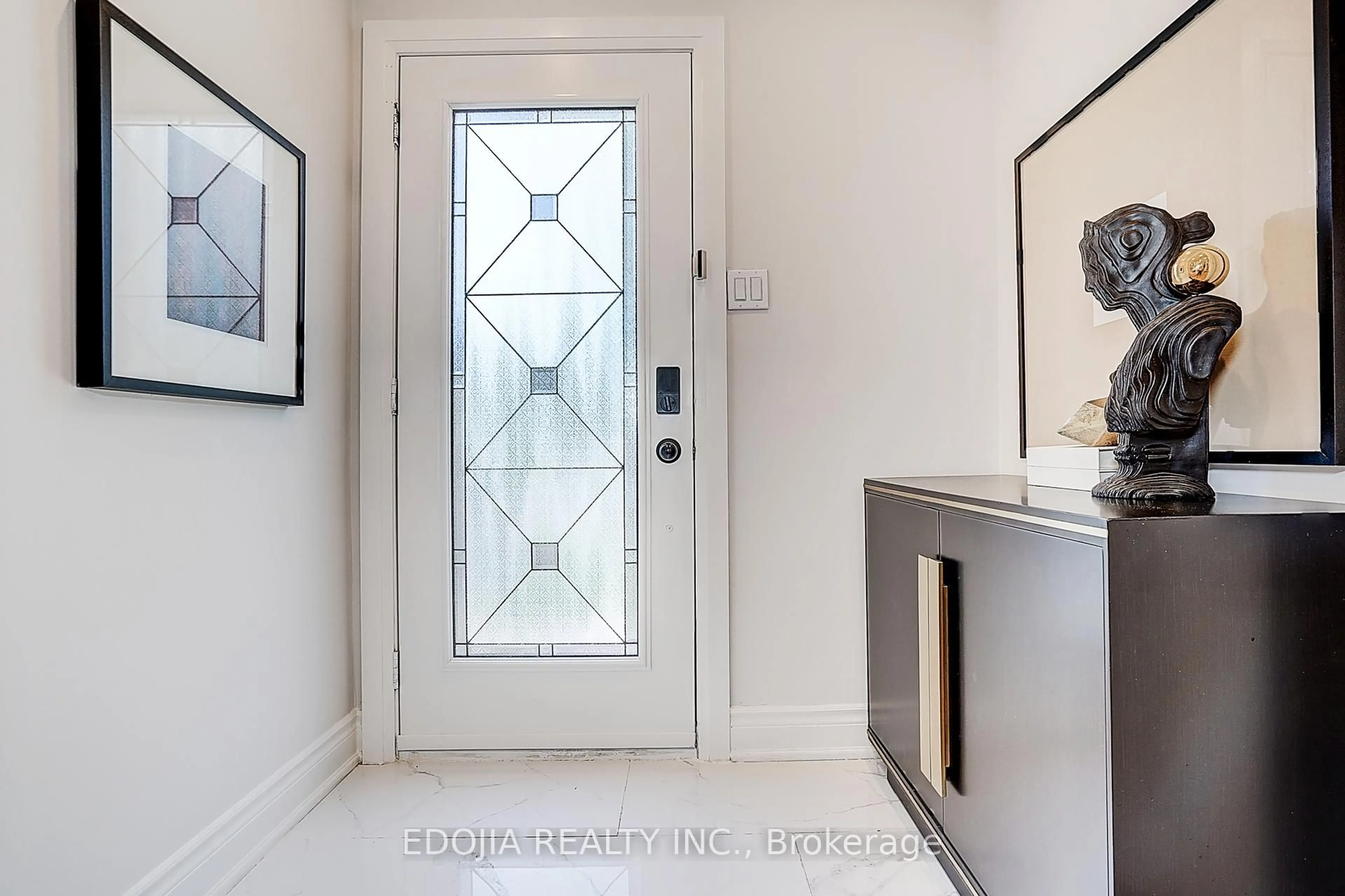 Indoor entryway for 229 Empress Ave, Toronto Ontario M2N 3V1