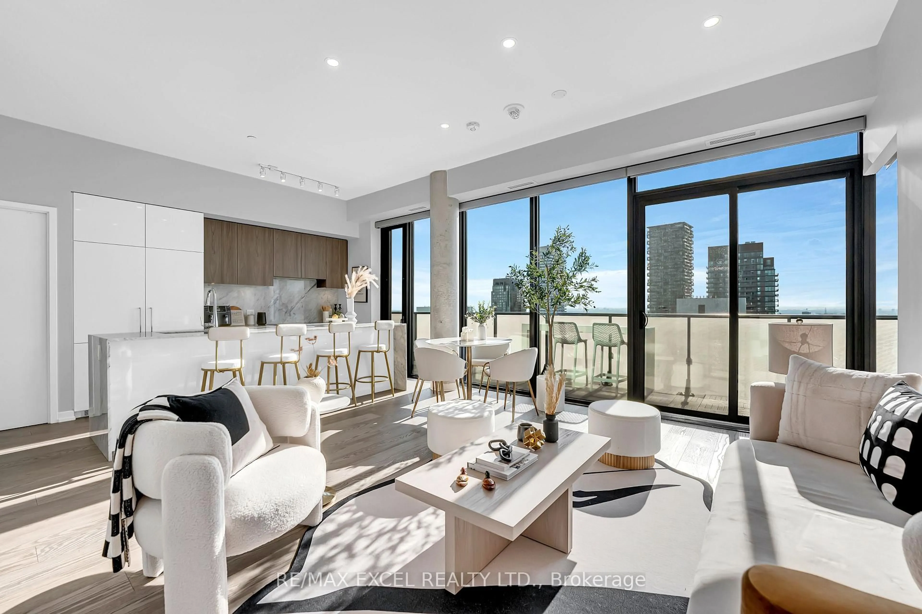 Open concept kitchen, unknown for 161 Roehampton Ave #PH01, Toronto Ontario M4P 1P9