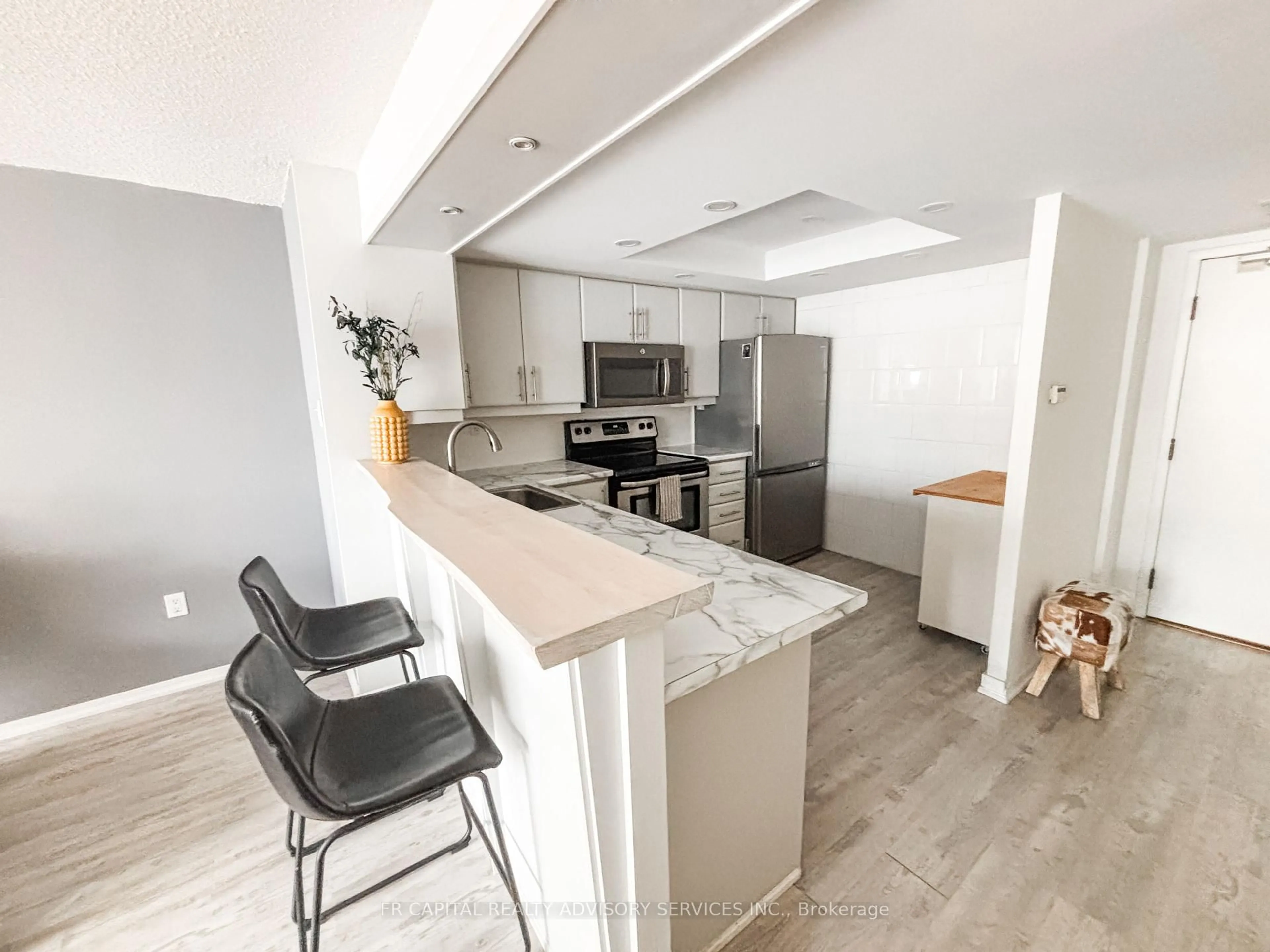 Open concept kitchen, unknown for 701 King St #813, Toronto Ontario M5V 2W7