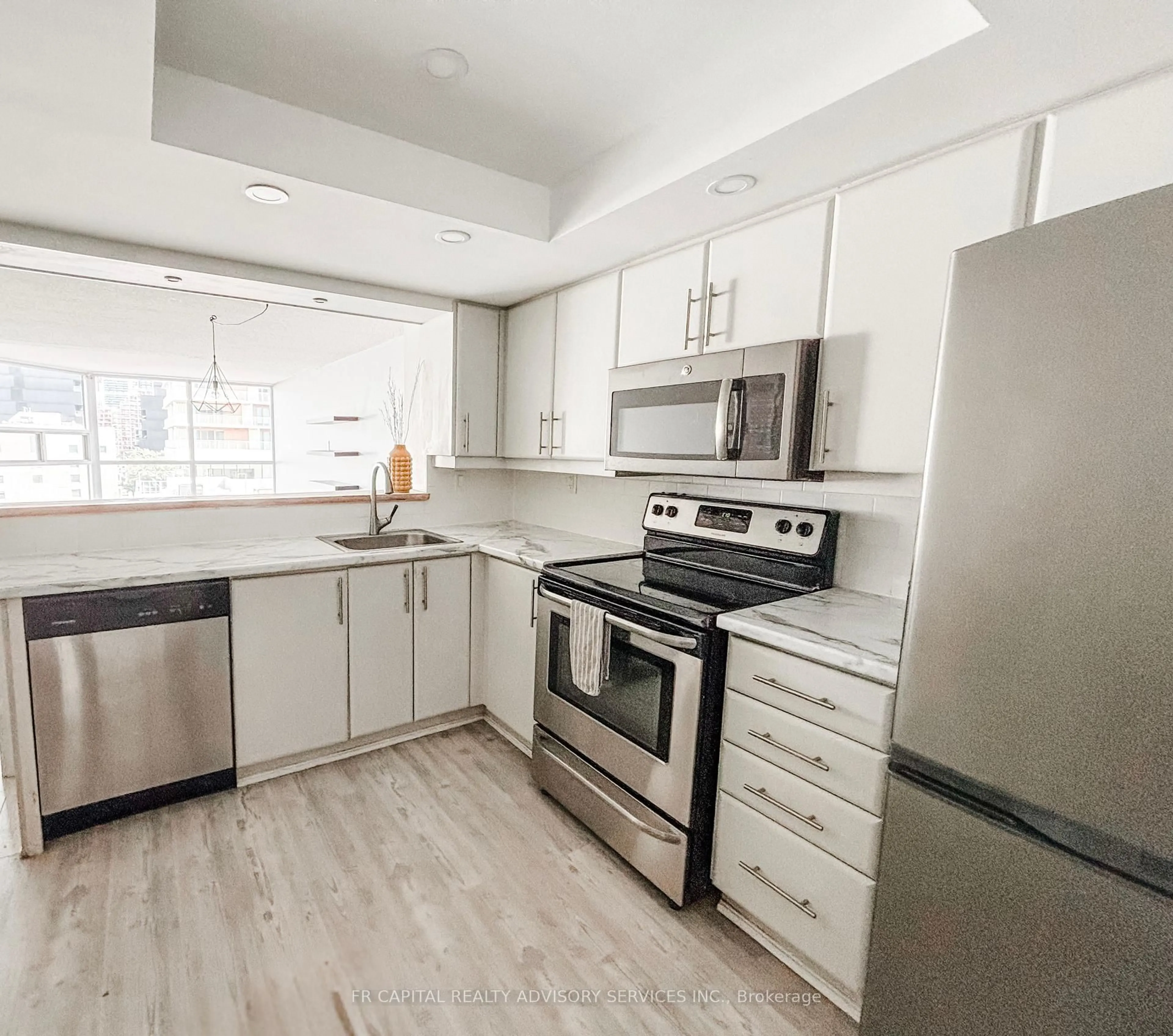 Standard kitchen, unknown for 701 King St #813, Toronto Ontario M5V 2W7