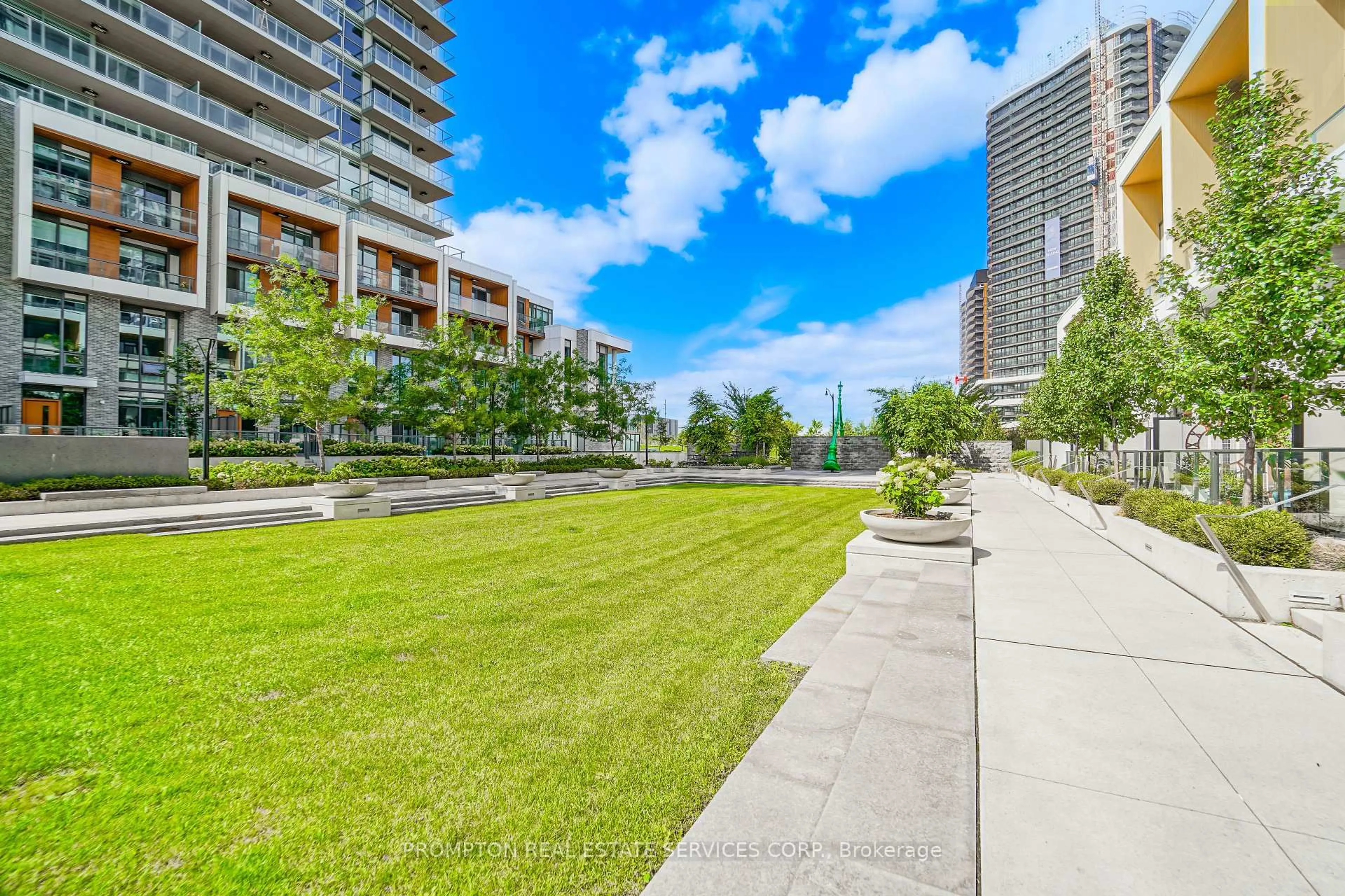 Patio, water/lake/river/ocean view for 95 McMahon Dr #TH508, Toronto Ontario M2K 0H2