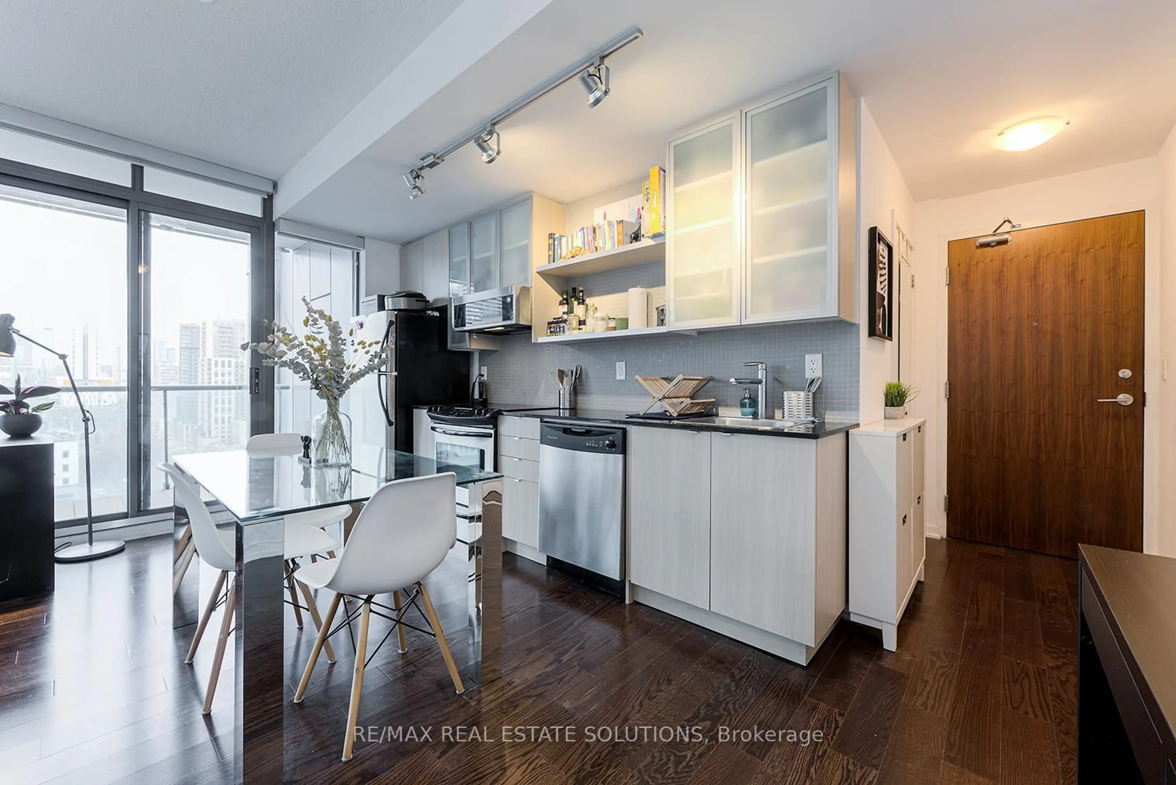 Open concept kitchen, unknown for 33 Lombard St #1603, Toronto Ontario M5C 3H8
