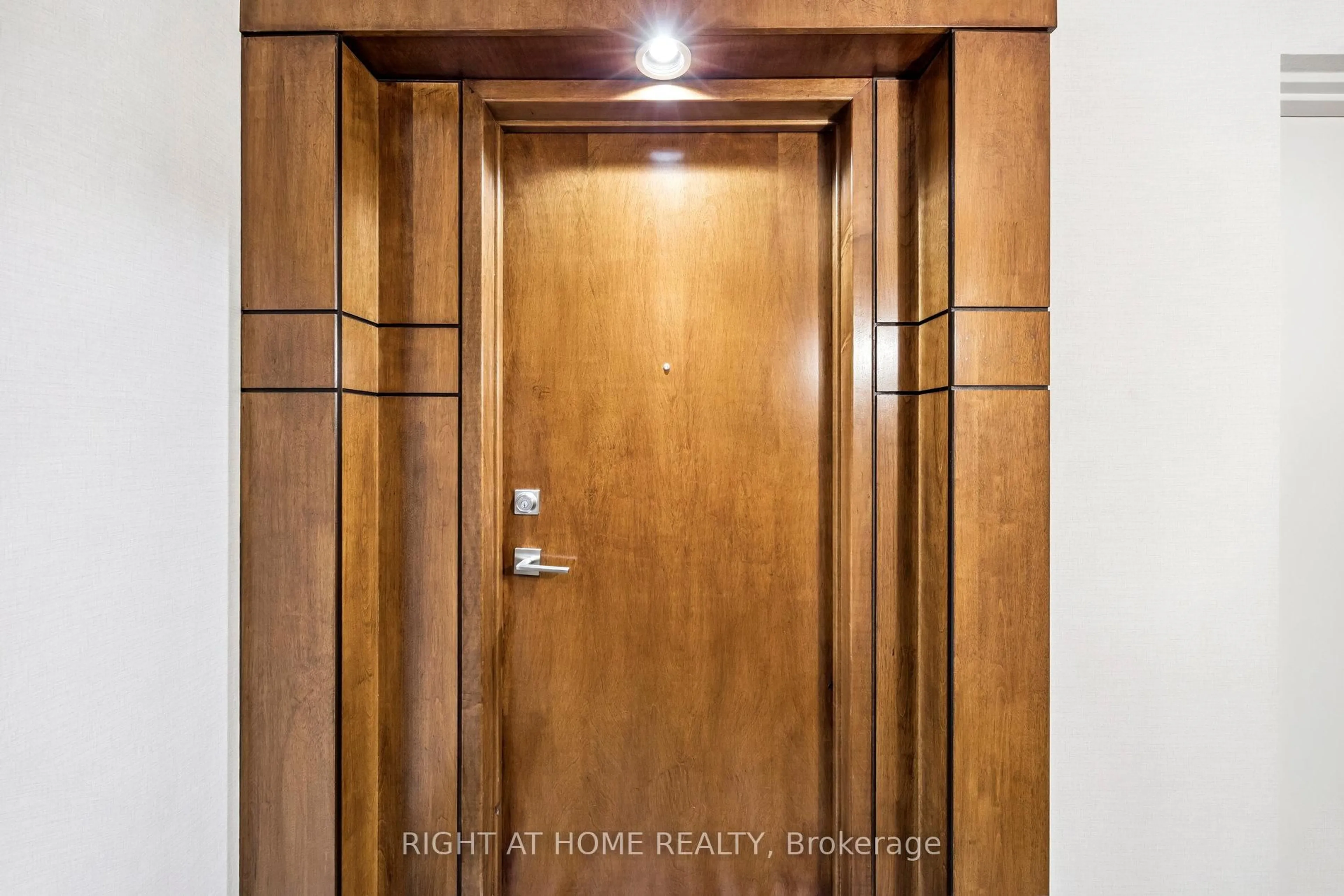 Indoor foyer for 10 Northtown Way #1905, Toronto Ontario M2N 7L4