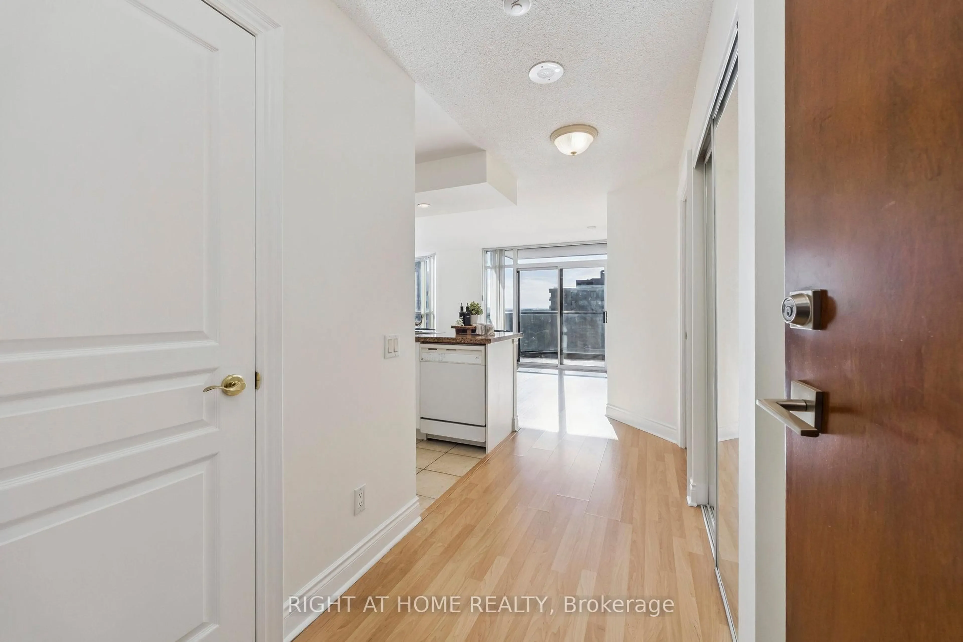 Indoor entryway for 10 Northtown Way #1905, Toronto Ontario M2N 7L4