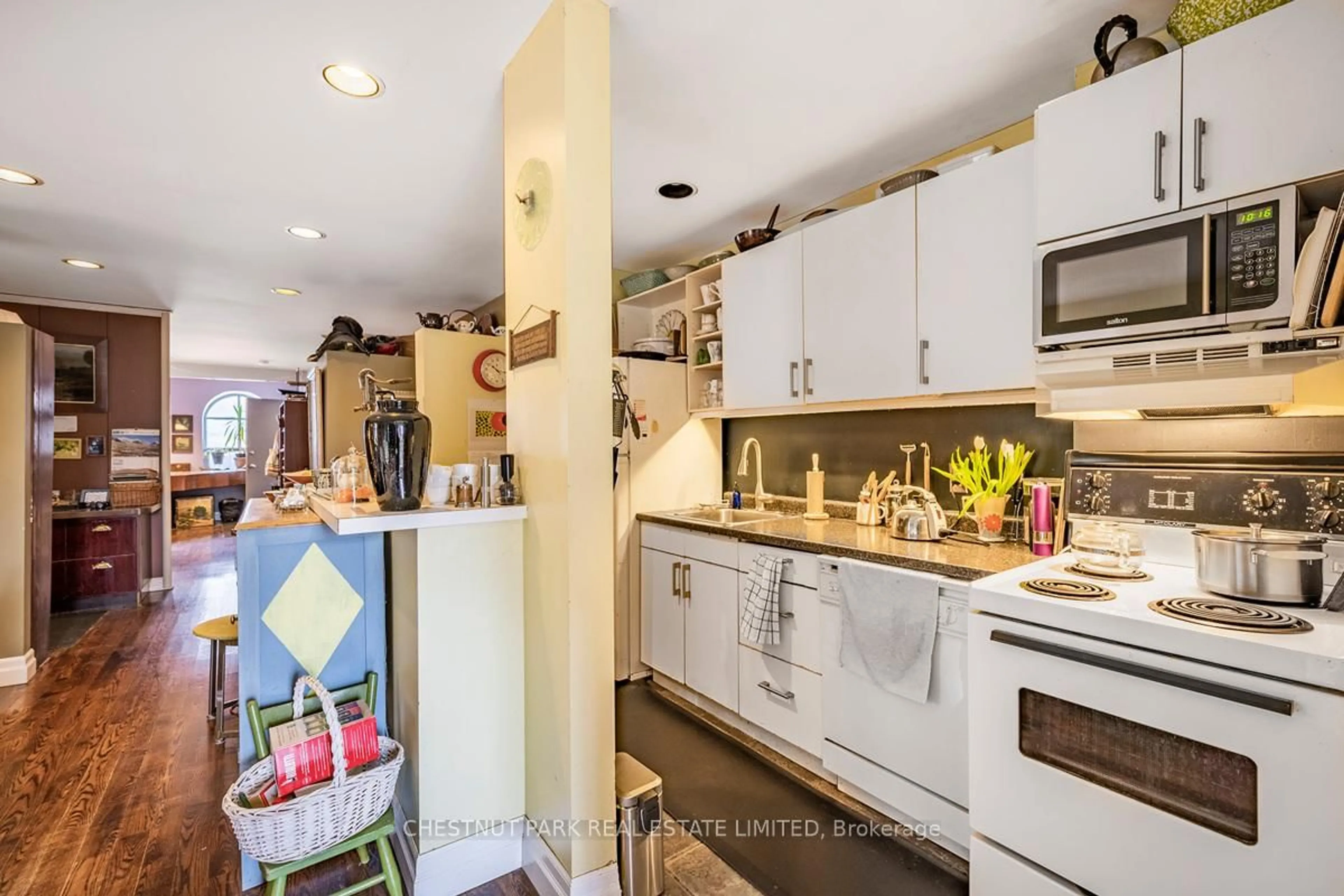 Standard kitchen, unknown for 657 Davenport Rd, Toronto Ontario M5R 1L3