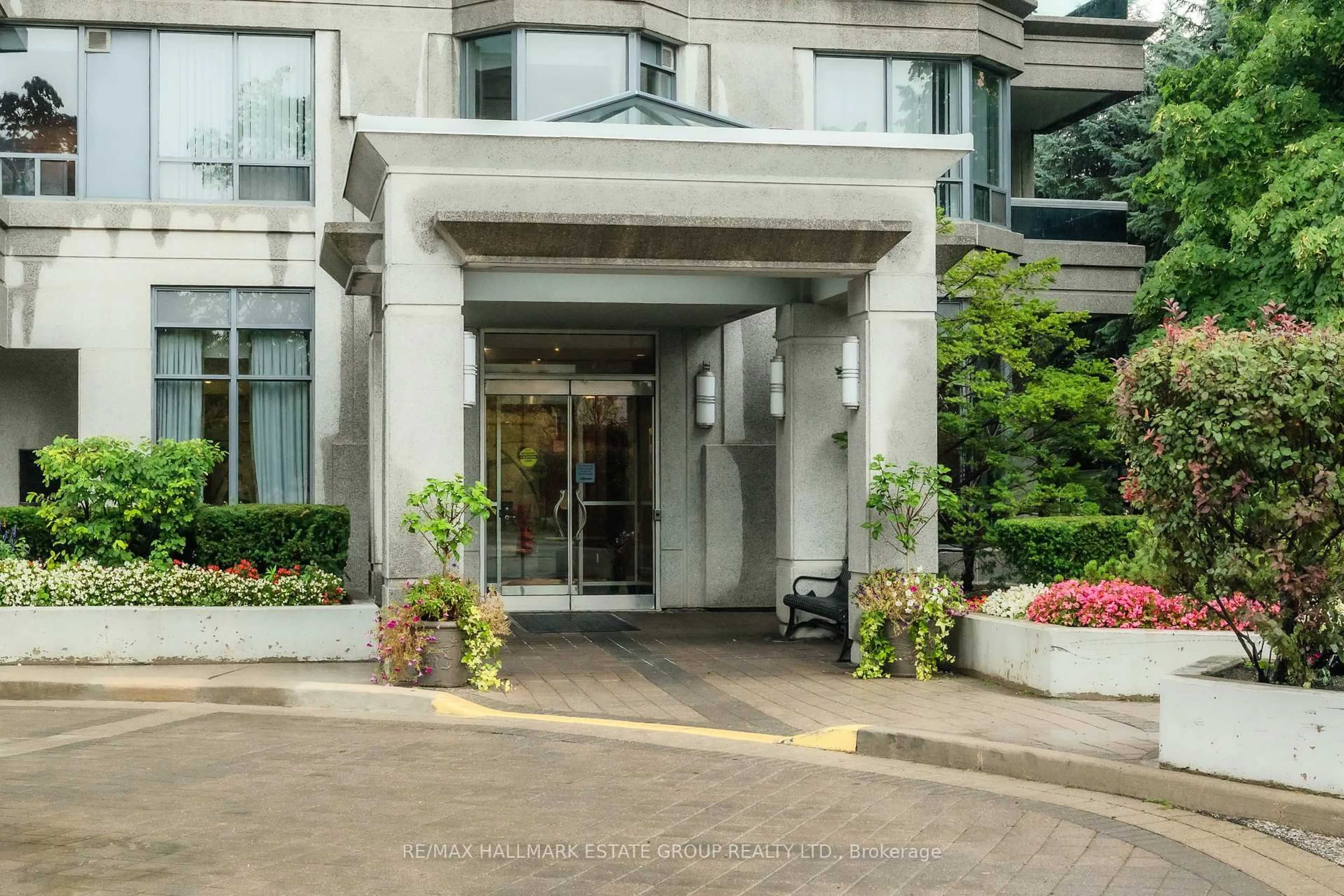 Indoor foyer for 35 Finch Ave #1909, Toronto Ontario M2N 6Z8