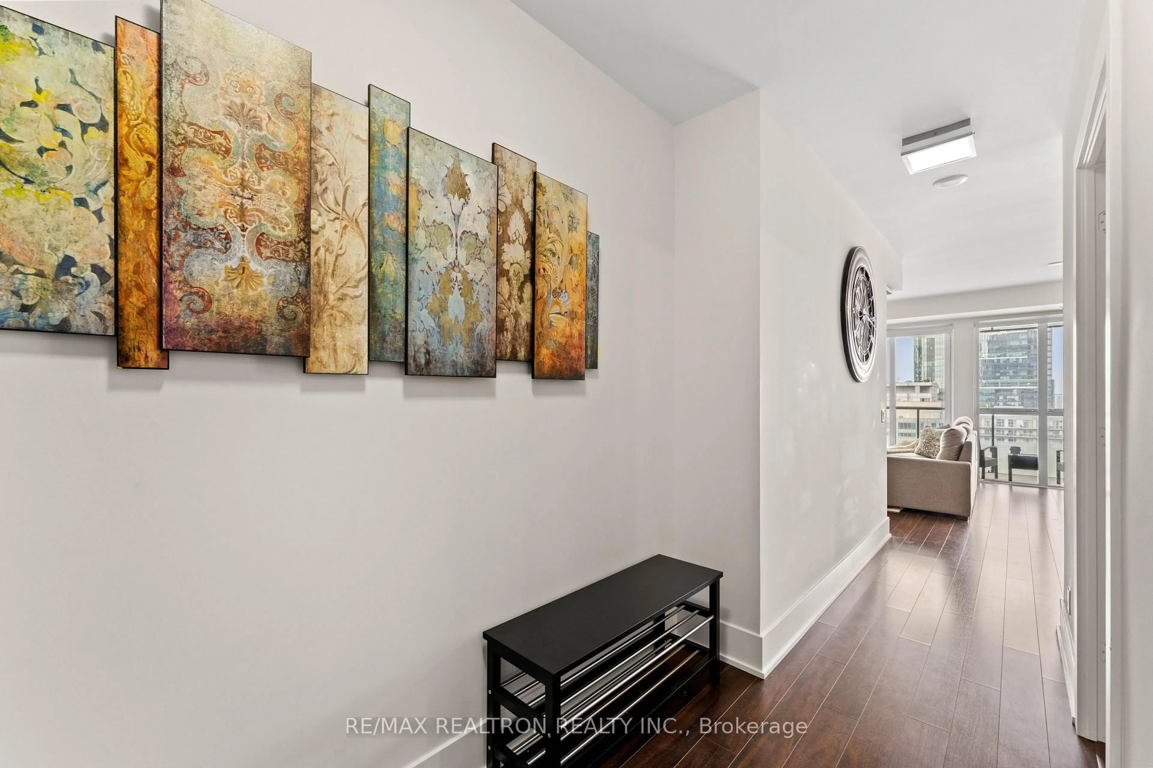 Indoor entryway for 300 Front St #2603, Toronto Ontario M5V 0E9