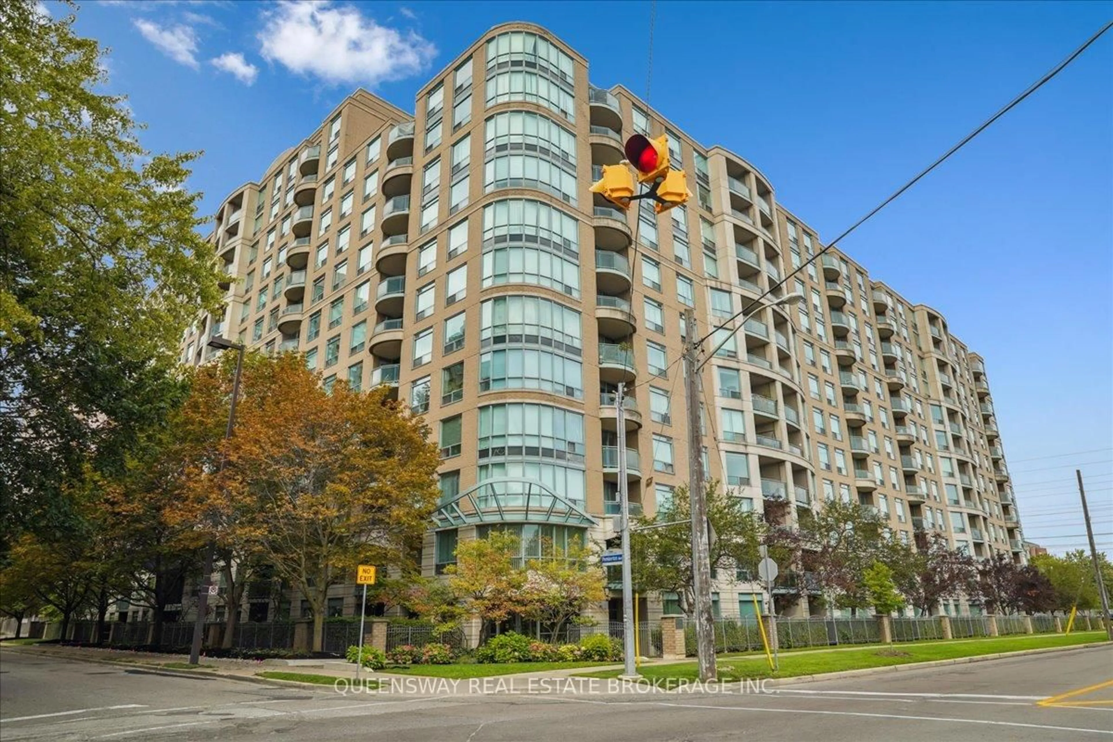 Patio, building for 28 Pemberton Ave #200, Toronto Ontario M2M 4L1