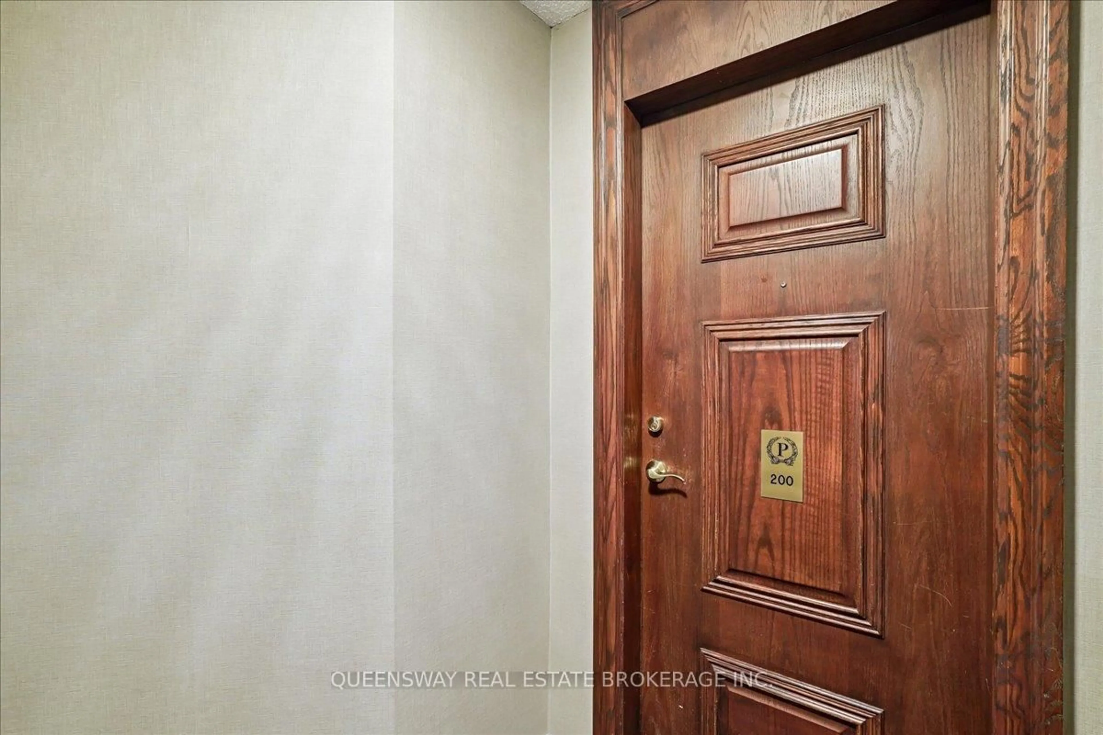 Indoor foyer for 28 Pemberton Ave #200, Toronto Ontario M2M 4L1