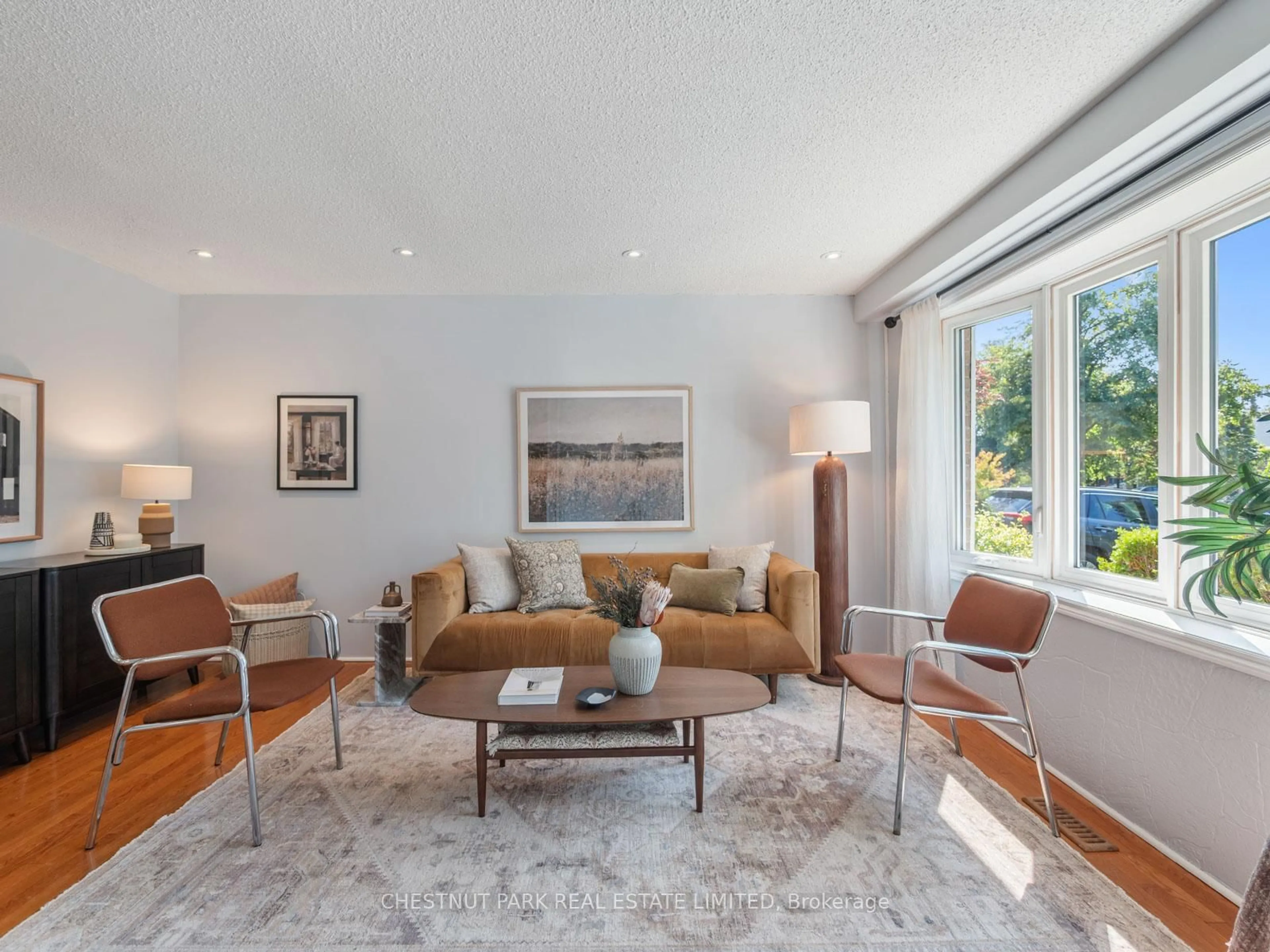 Living room with furniture, unknown for 284 Hollyberry Tr, Toronto Ontario M2H 2P4