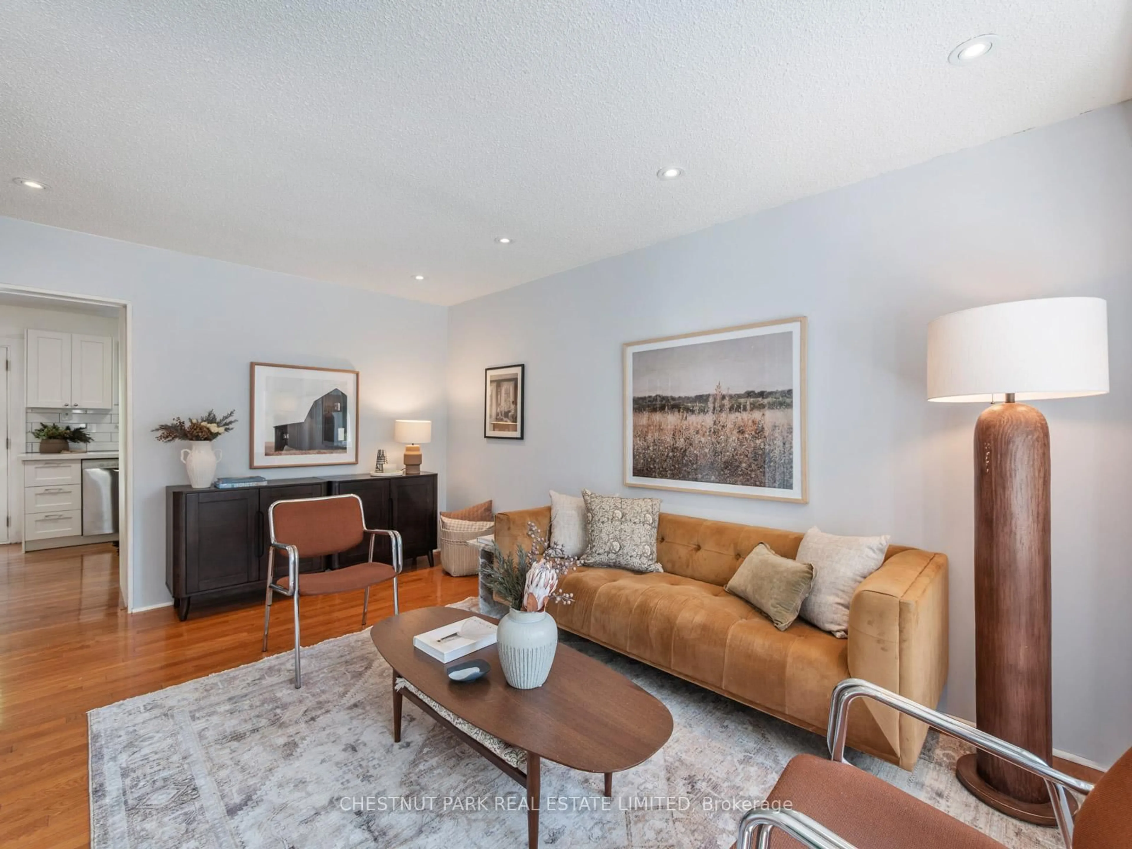 Living room with furniture, unknown for 284 Hollyberry Tr, Toronto Ontario M2H 2P4