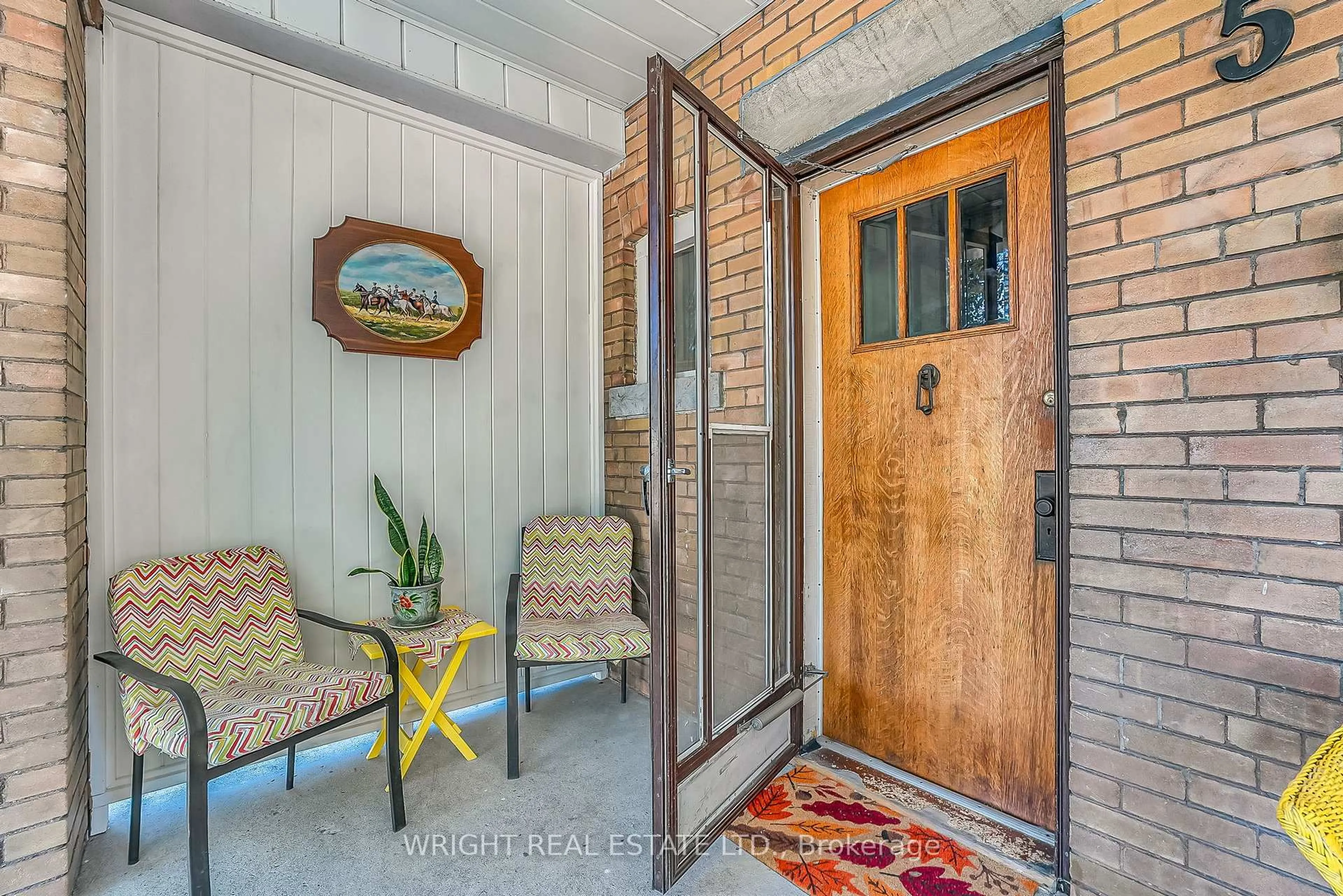 Indoor entryway for 5 Millerson Ave, Toronto Ontario M6E 1J6