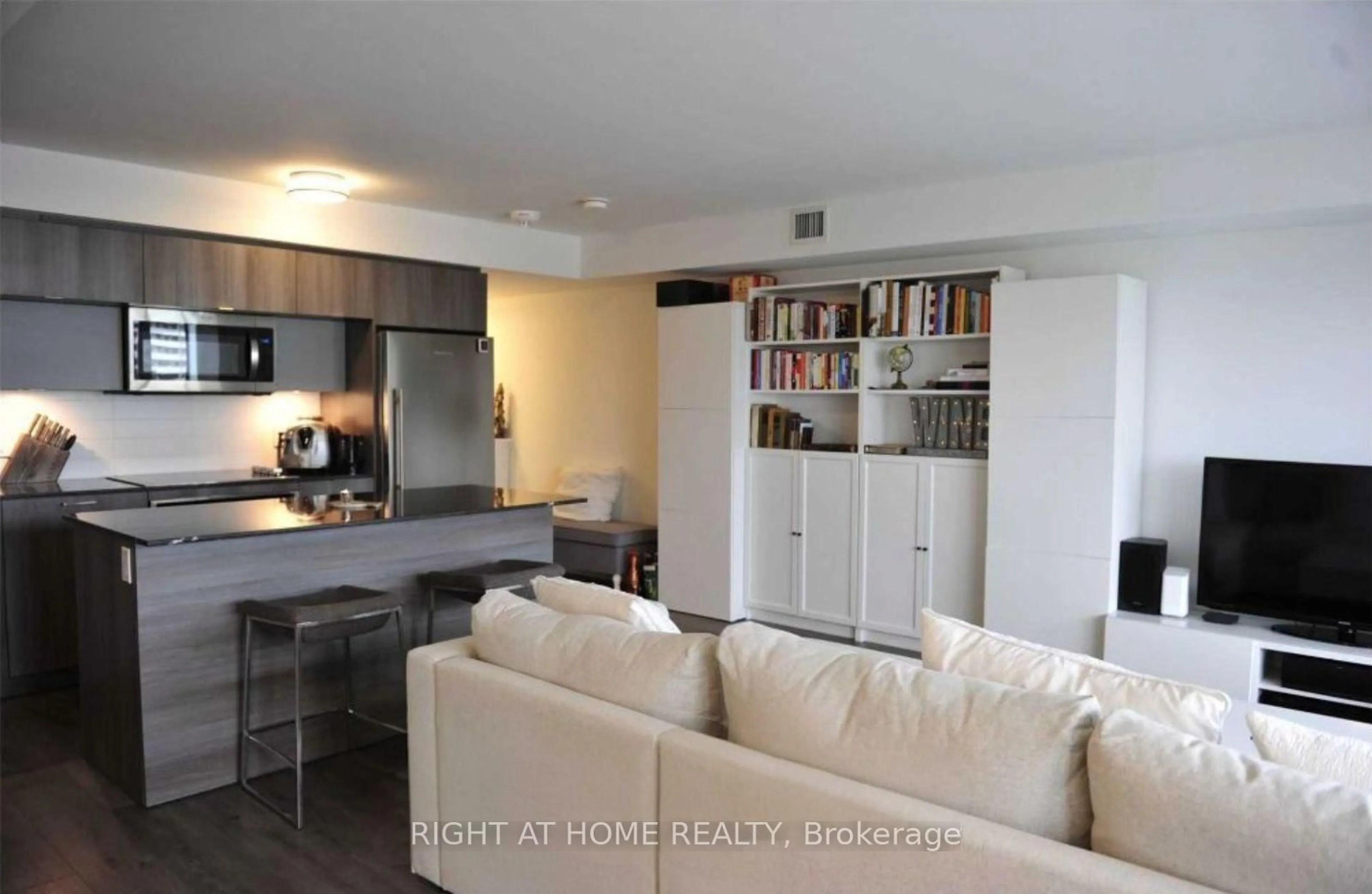 Unknown for 575 Bloor St #1502, Toronto Ontario M4W 0B2
