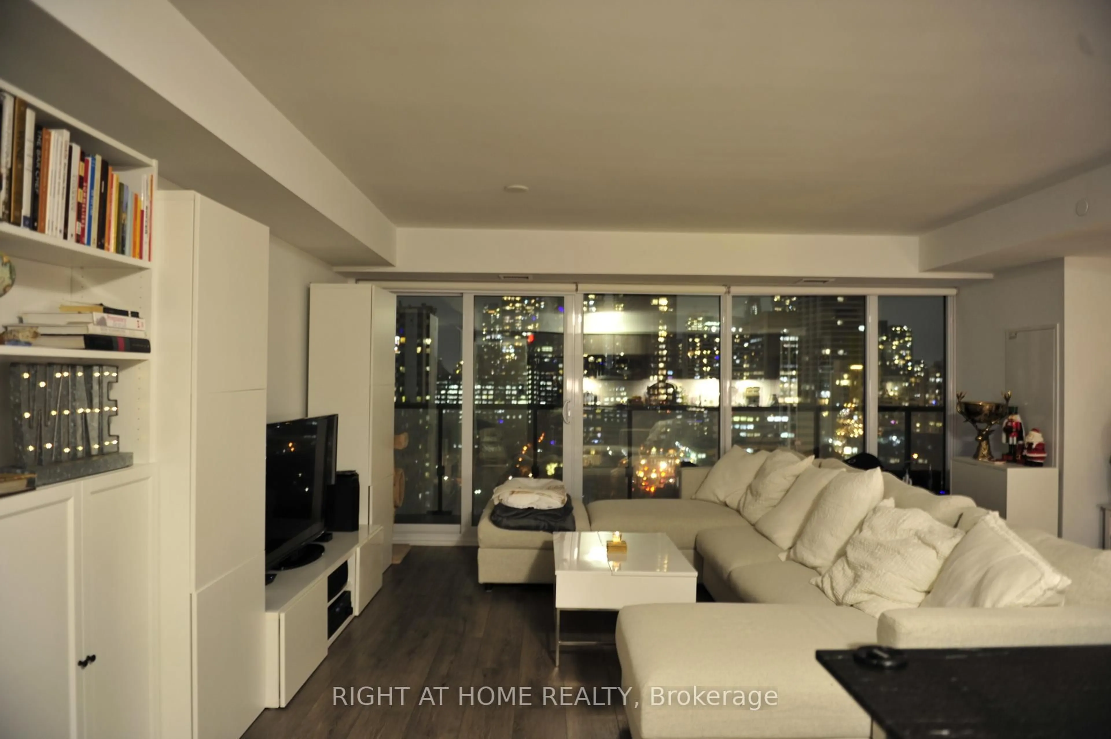 Living room with furniture, unknown for 575 Bloor St #1502, Toronto Ontario M4W 0B2