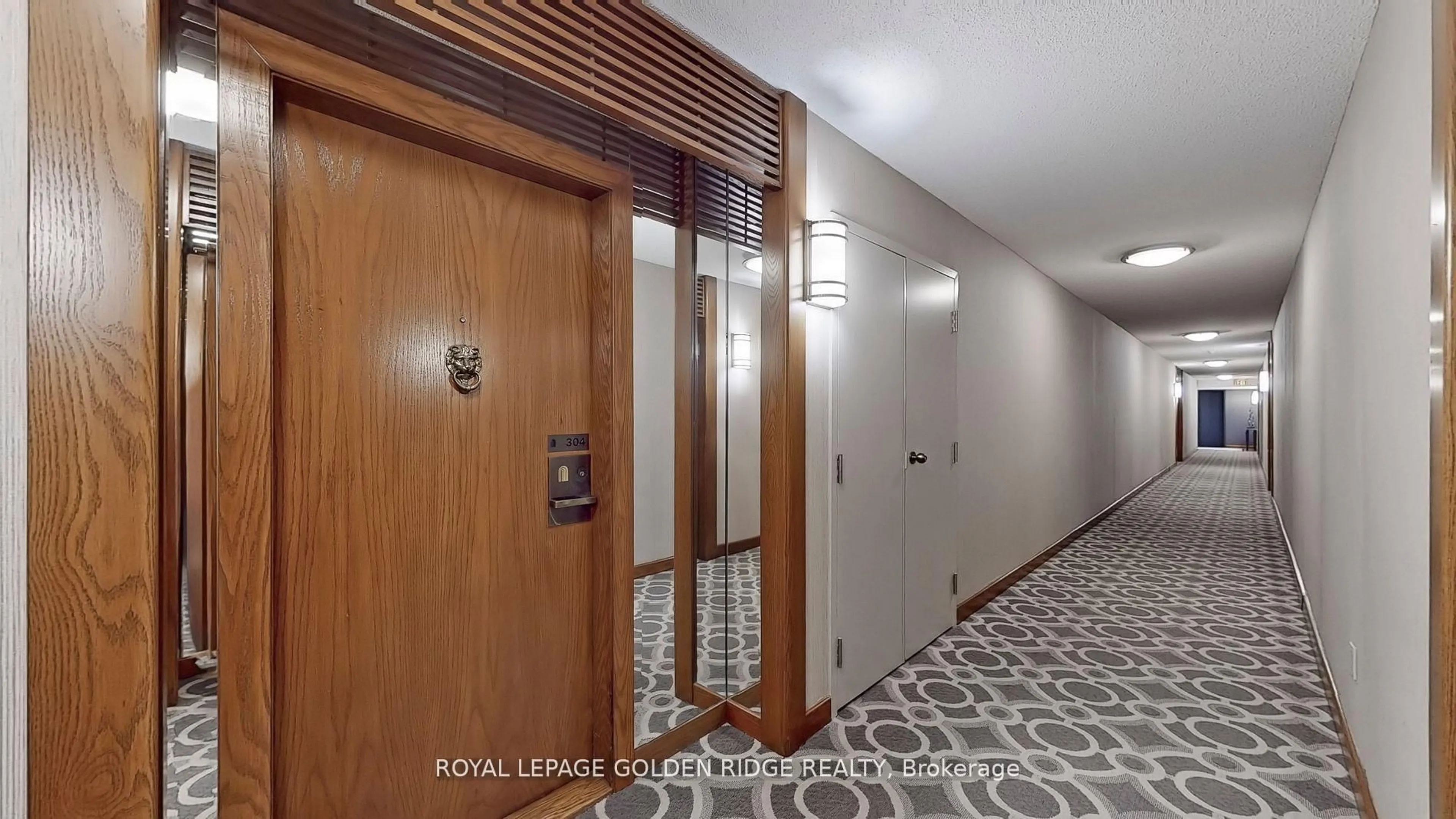 Indoor foyer for 65 Spring Garden Ave #304, Toronto Ontario M2N 6H9