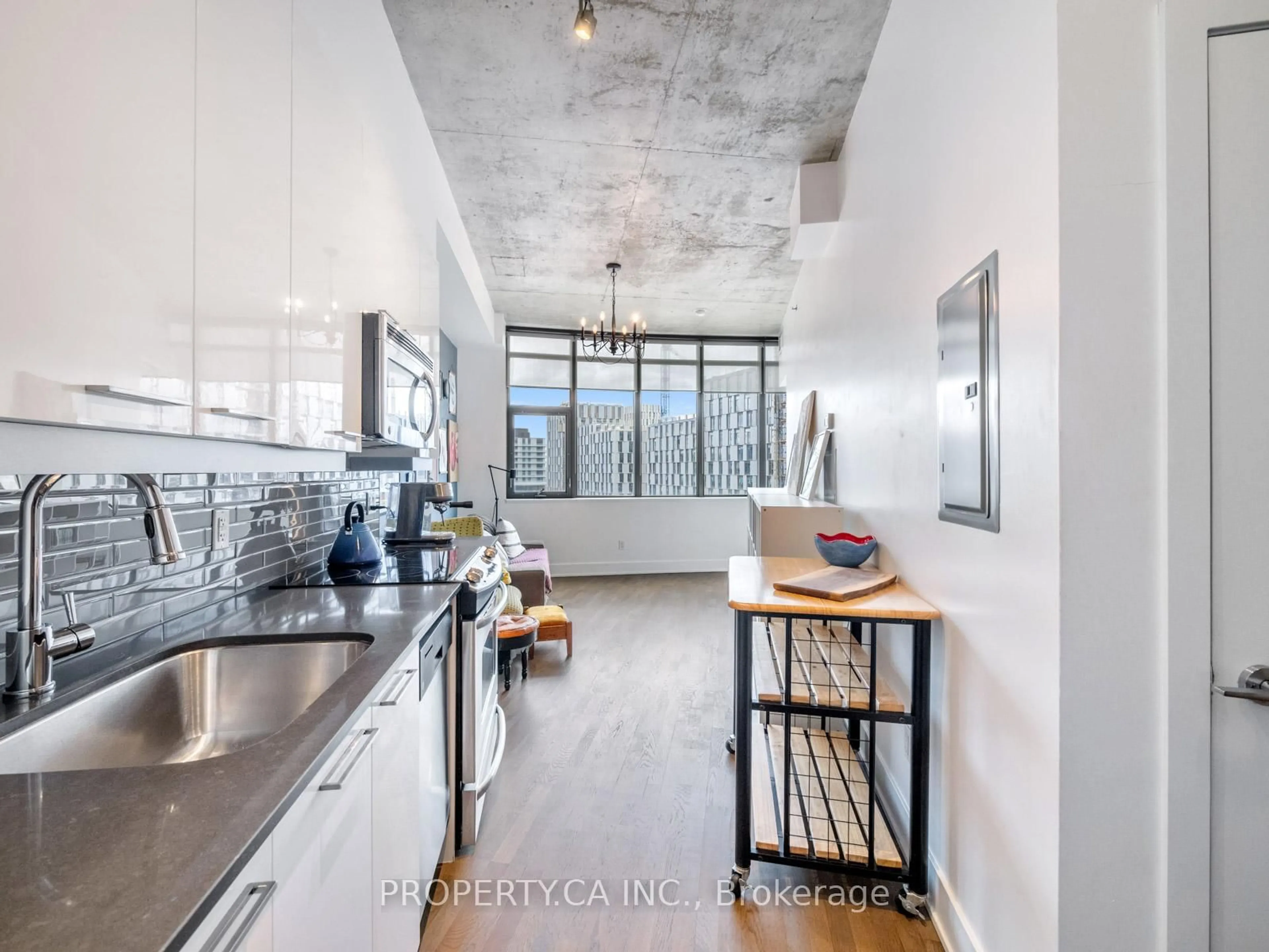 Open concept kitchen, cement floor for 90 Trinity St #804, Toronto Ontario M5A 0E4