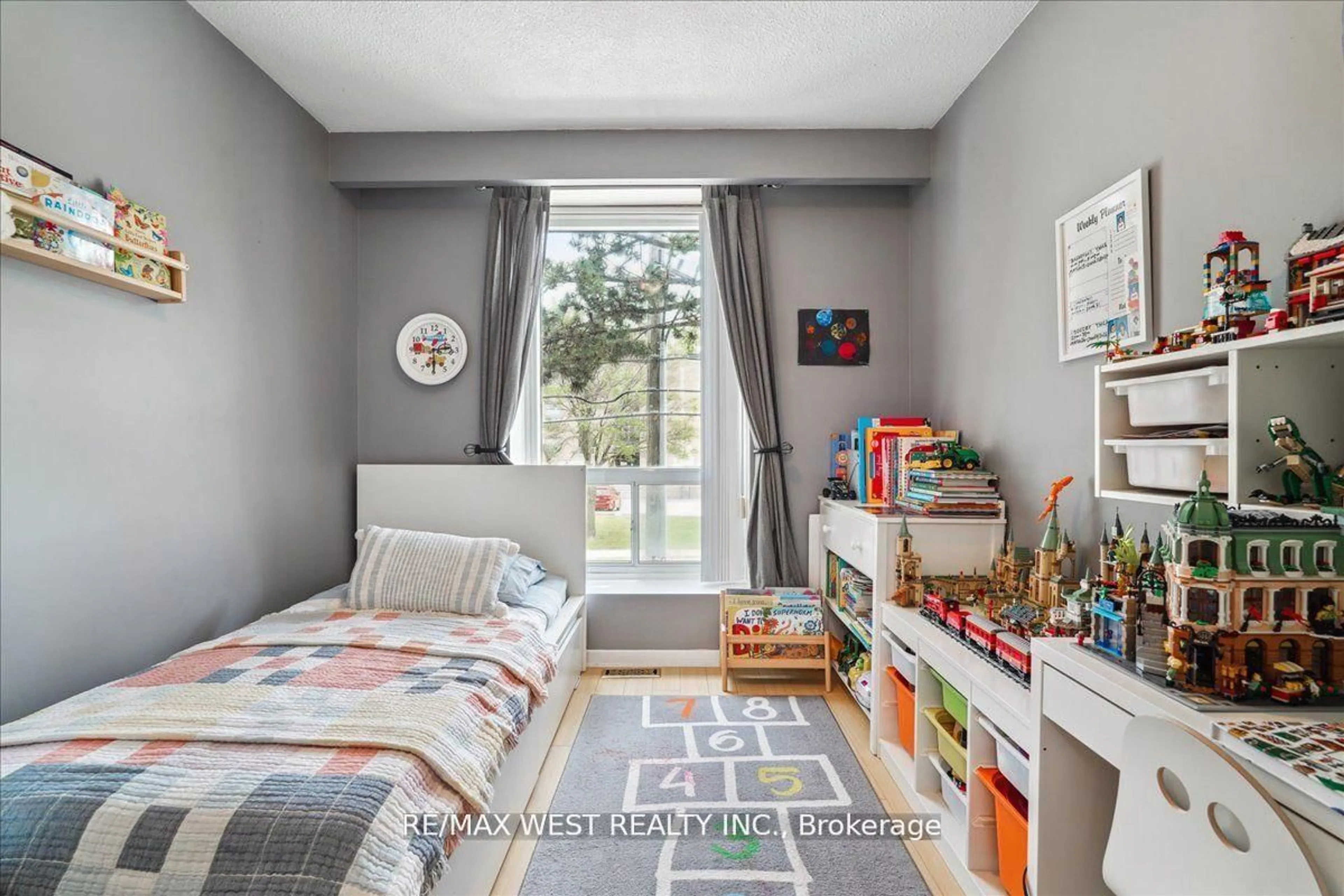 Bedroom with bed, unknown for 69 Upper Canada Dr #2, Toronto Ontario M2P 2A2