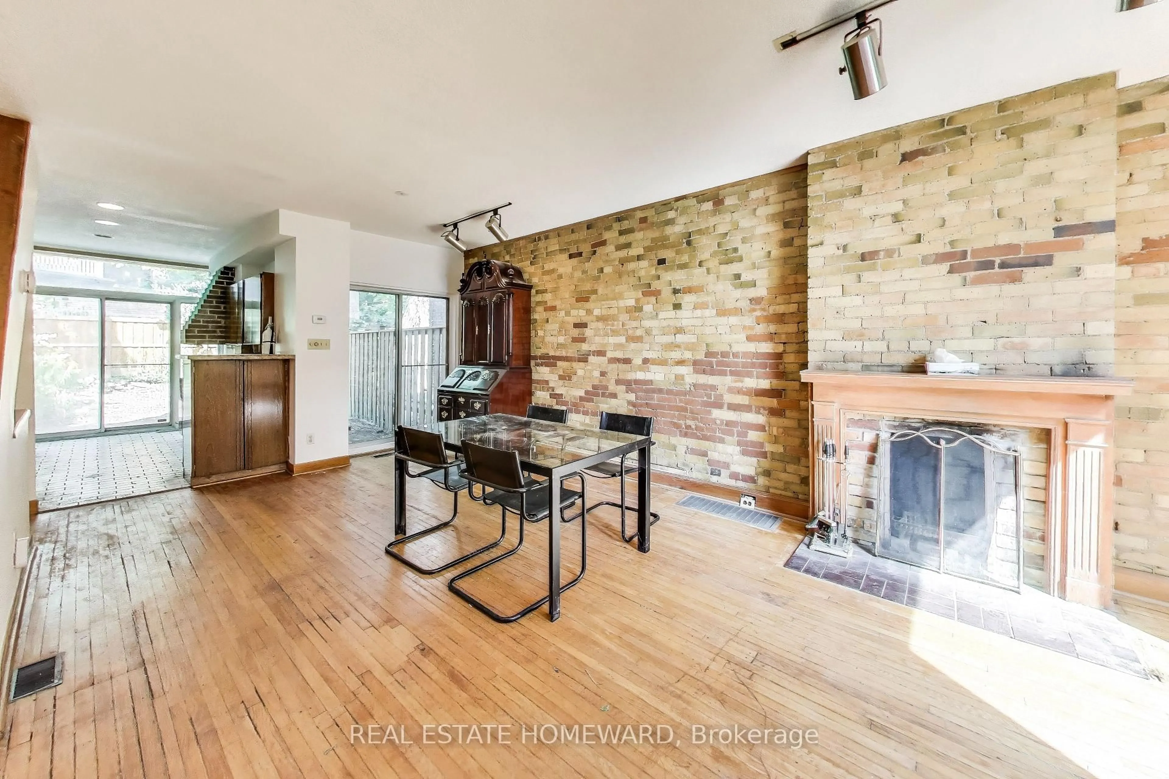 Unknown for 248 Cottingham St, Toronto Ontario M4V 1C6