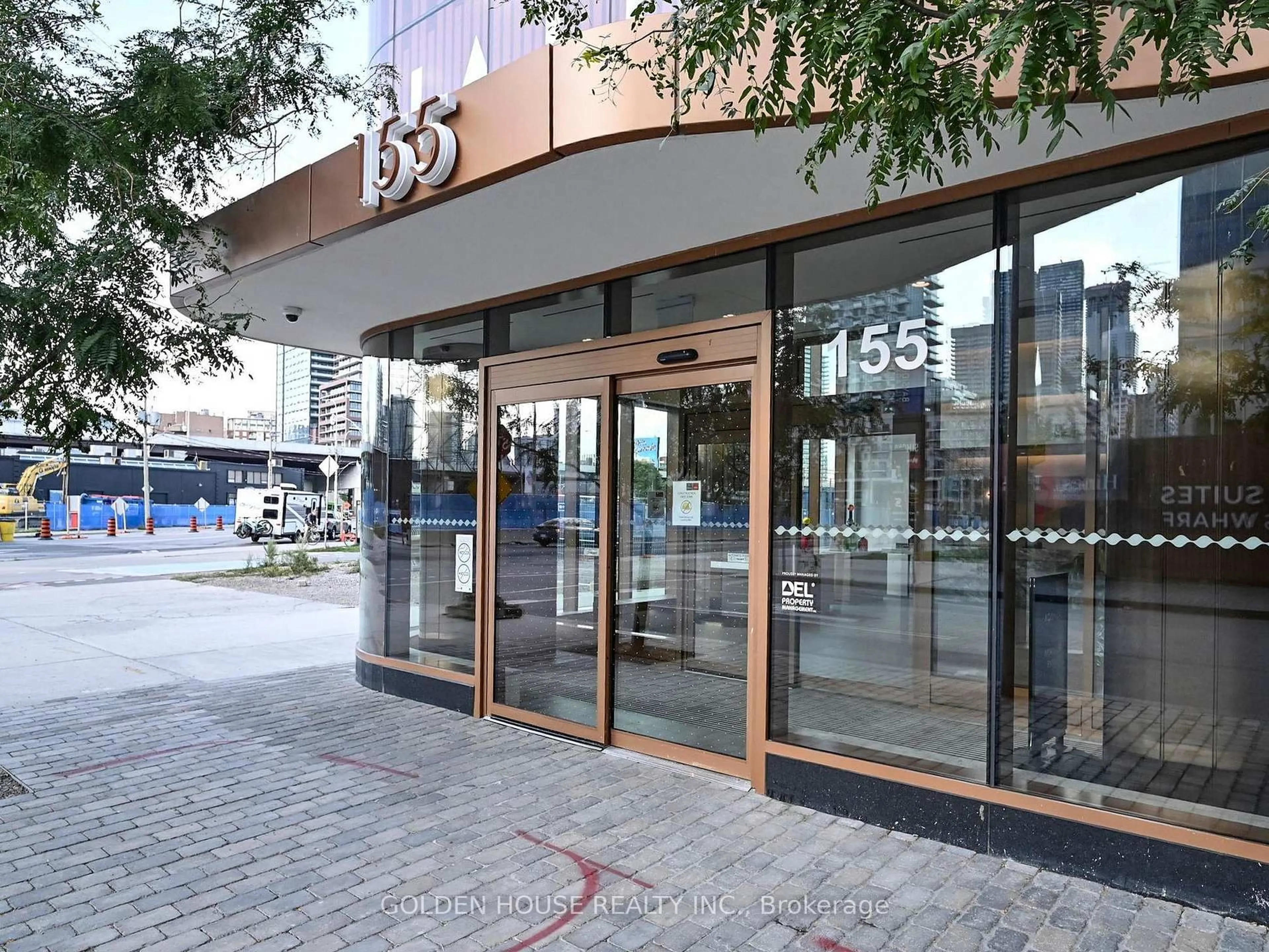Indoor foyer for 155 Merchants' Wharf #LPH22, Toronto Ontario M5A 0Y4