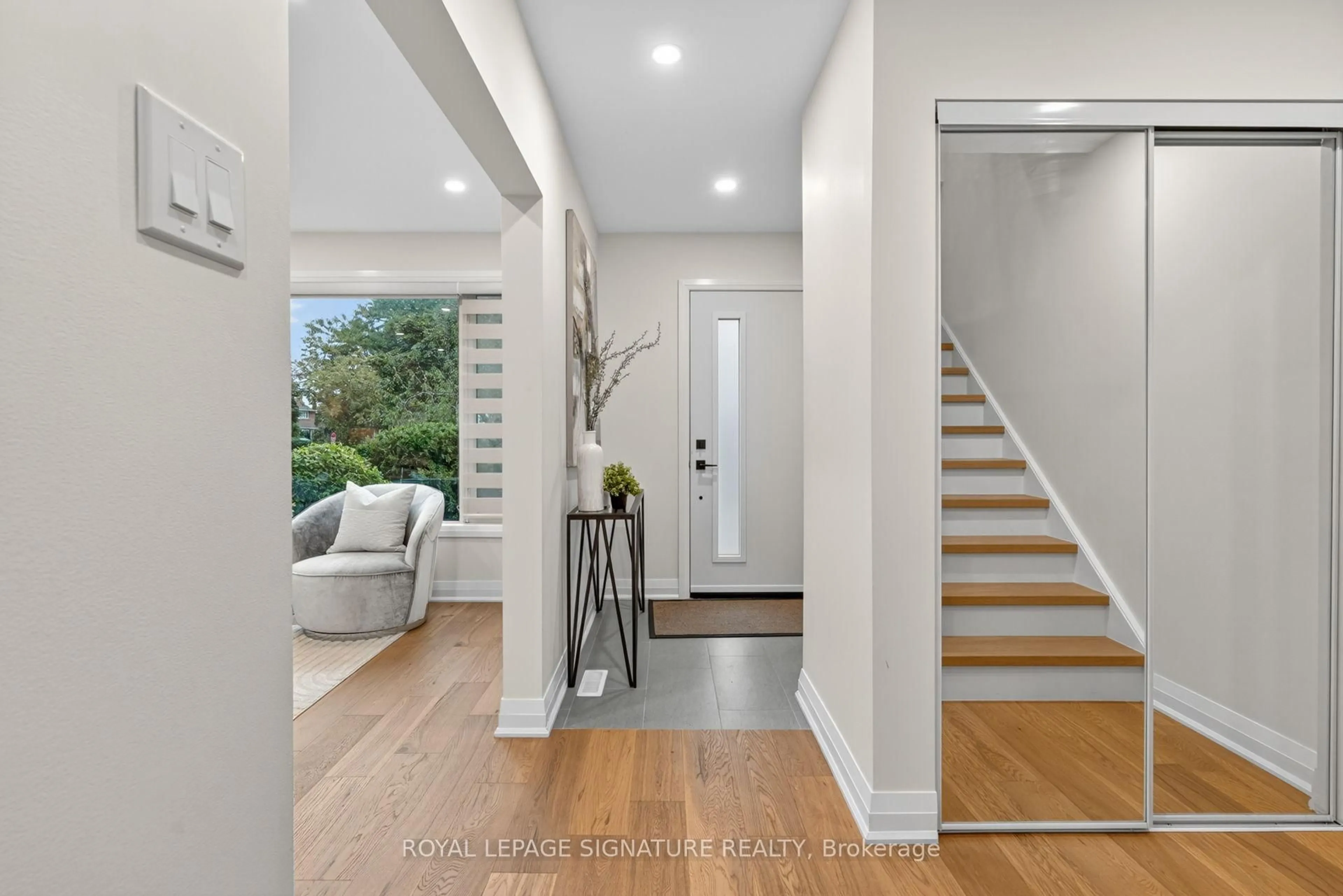Indoor entryway for 3 Ipswich Cres, Toronto Ontario M2J 3N4