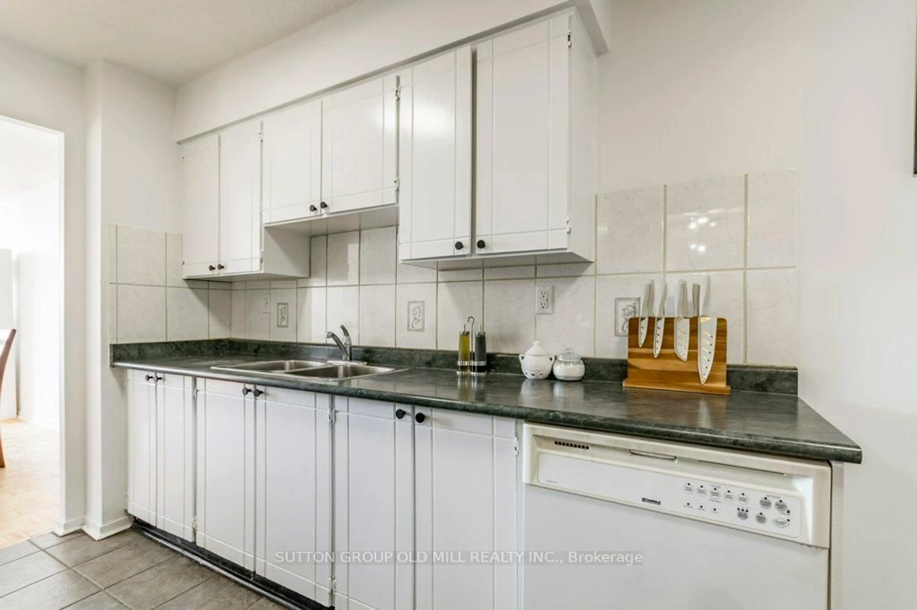 Standard kitchen, unknown for 25 Sunrise Ave #306, Toronto Ontario M4A 2S2