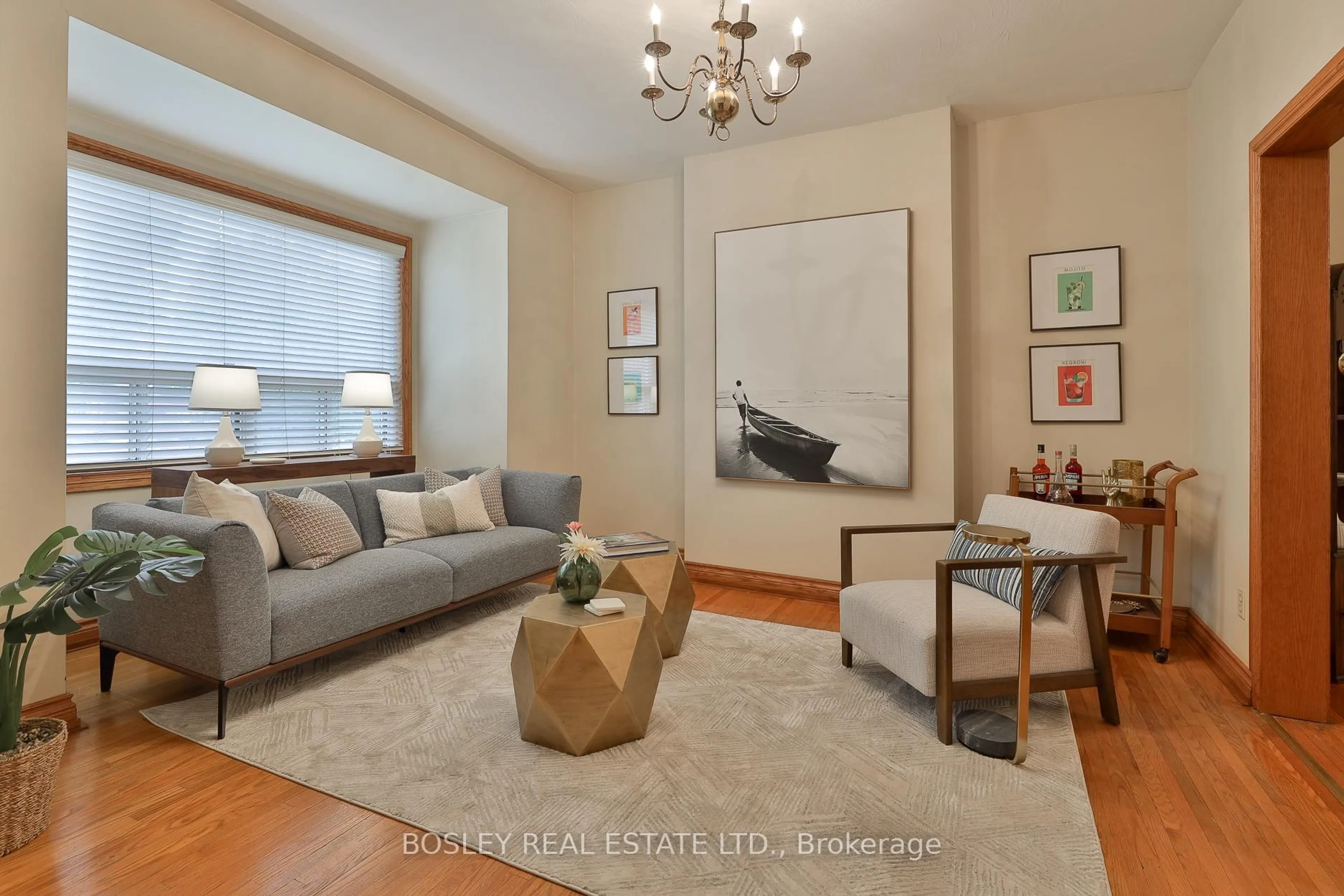 Living room with furniture, unknown for 628 Manning Ave, Toronto Ontario M6G 2V9