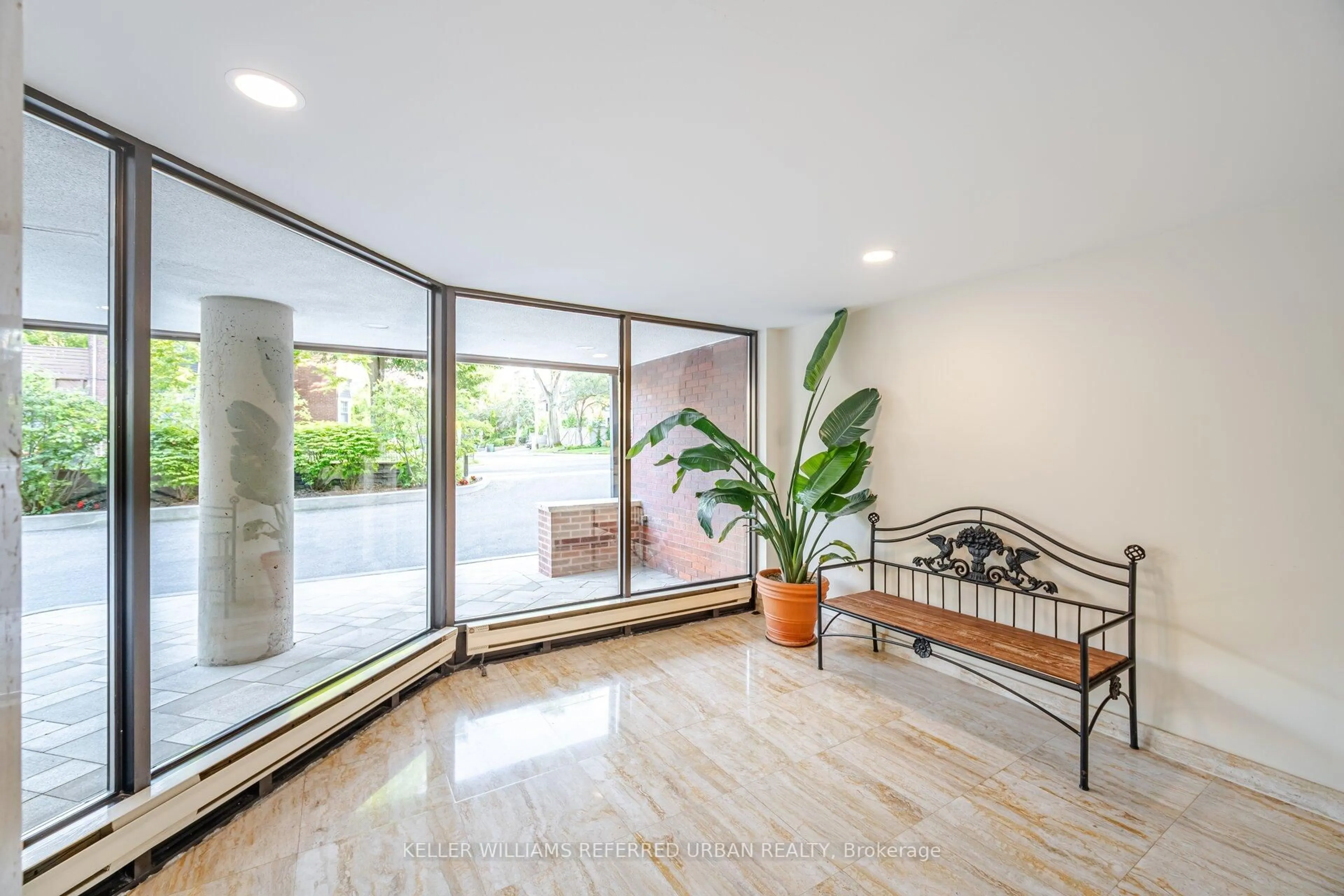 Indoor foyer for 30 Glen Elm Ave #109/209, Toronto Ontario M4T 1T7
