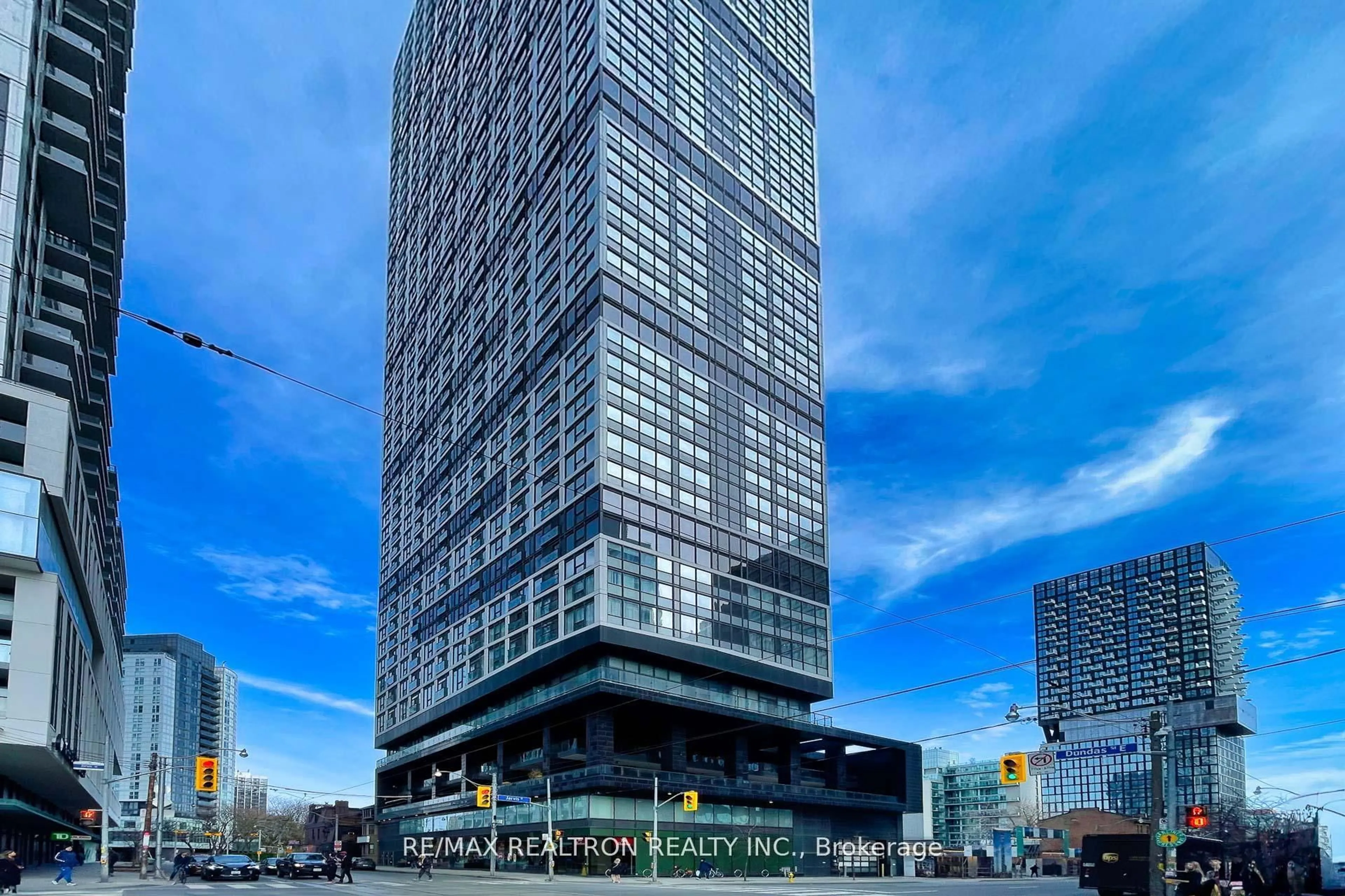 Indoor foyer for 181 Dundas St #5507, Toronto Ontario M5A 0N5